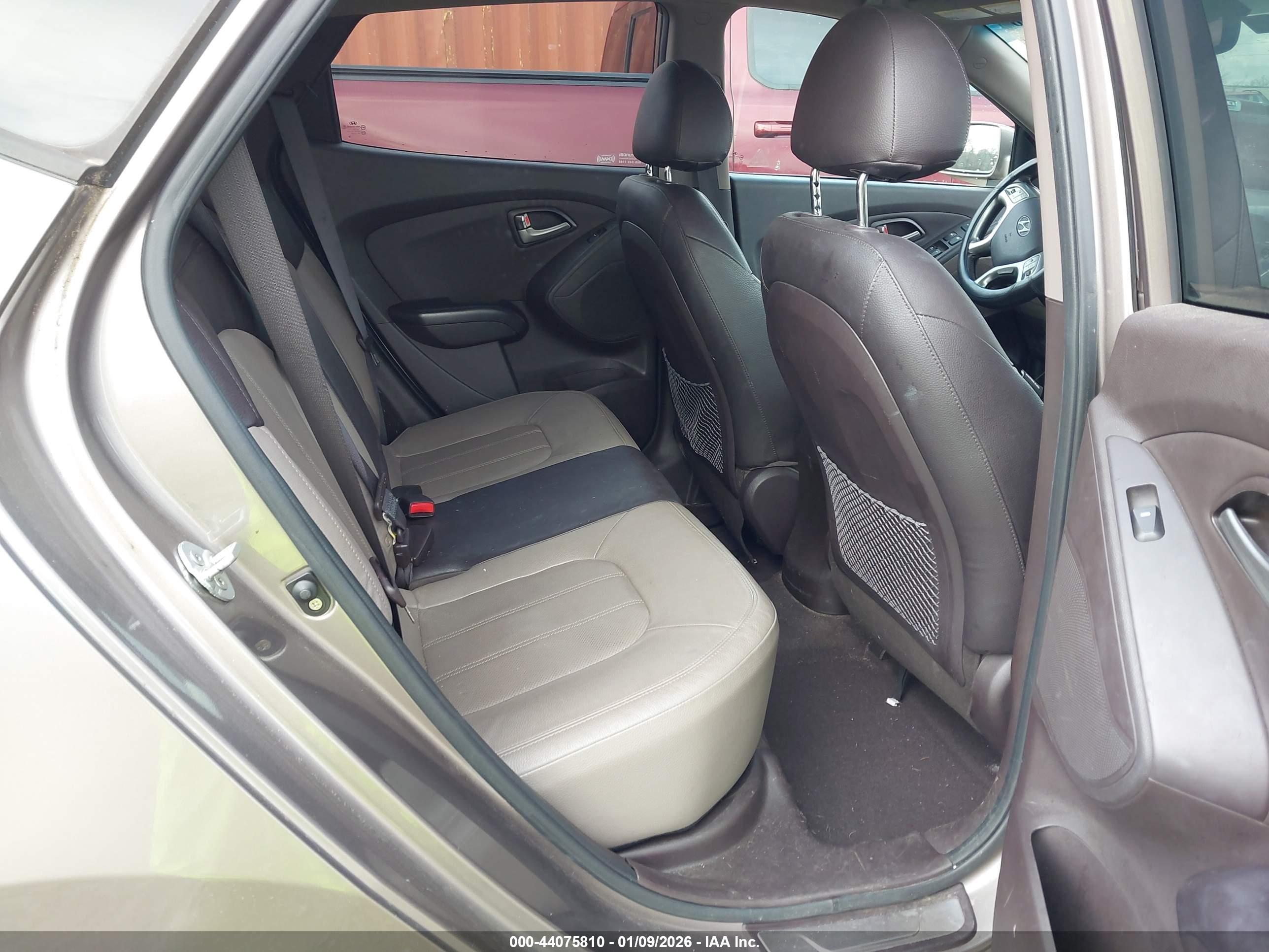 HYUNDAI TUCSON image 8