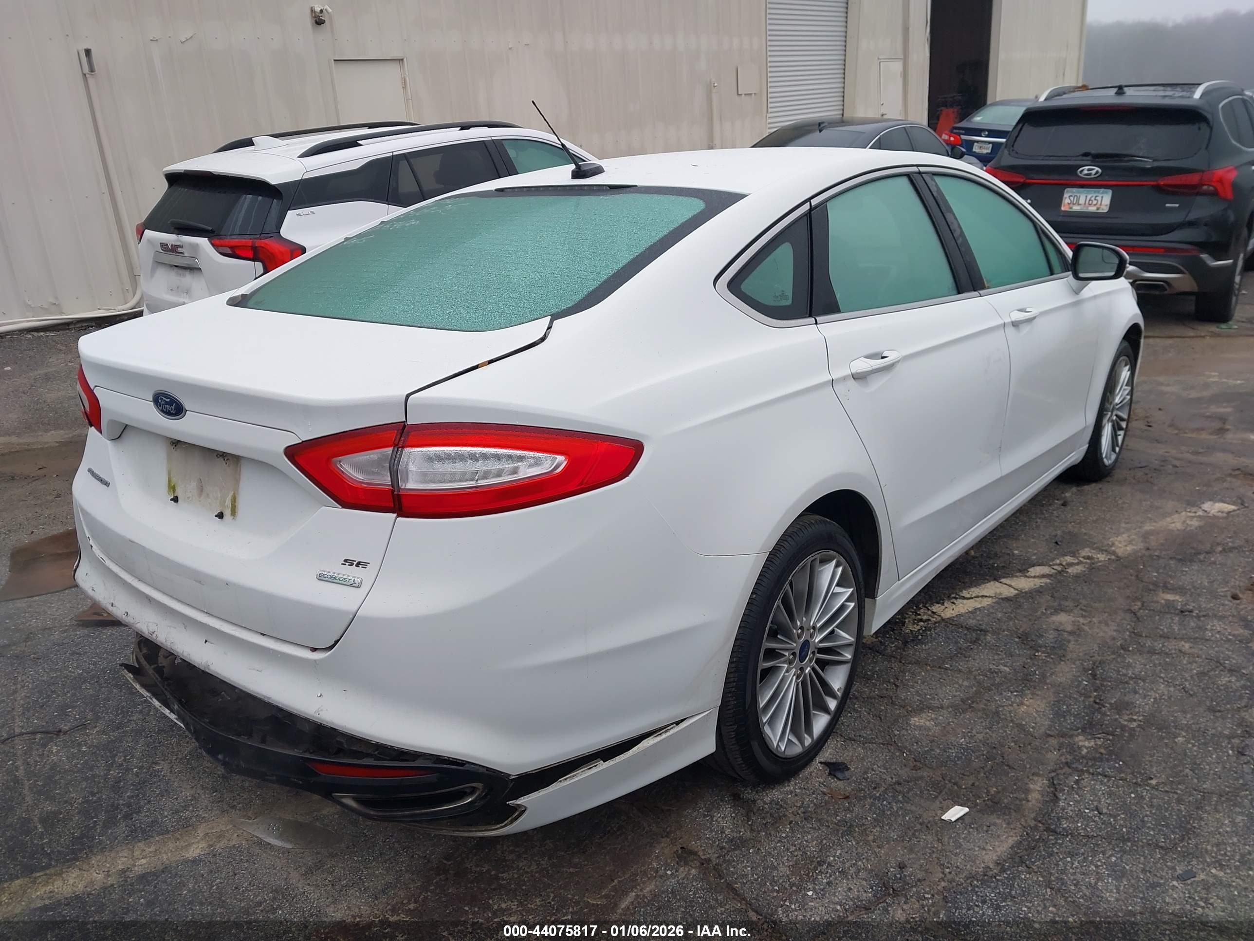 FORD FUSION image 4
