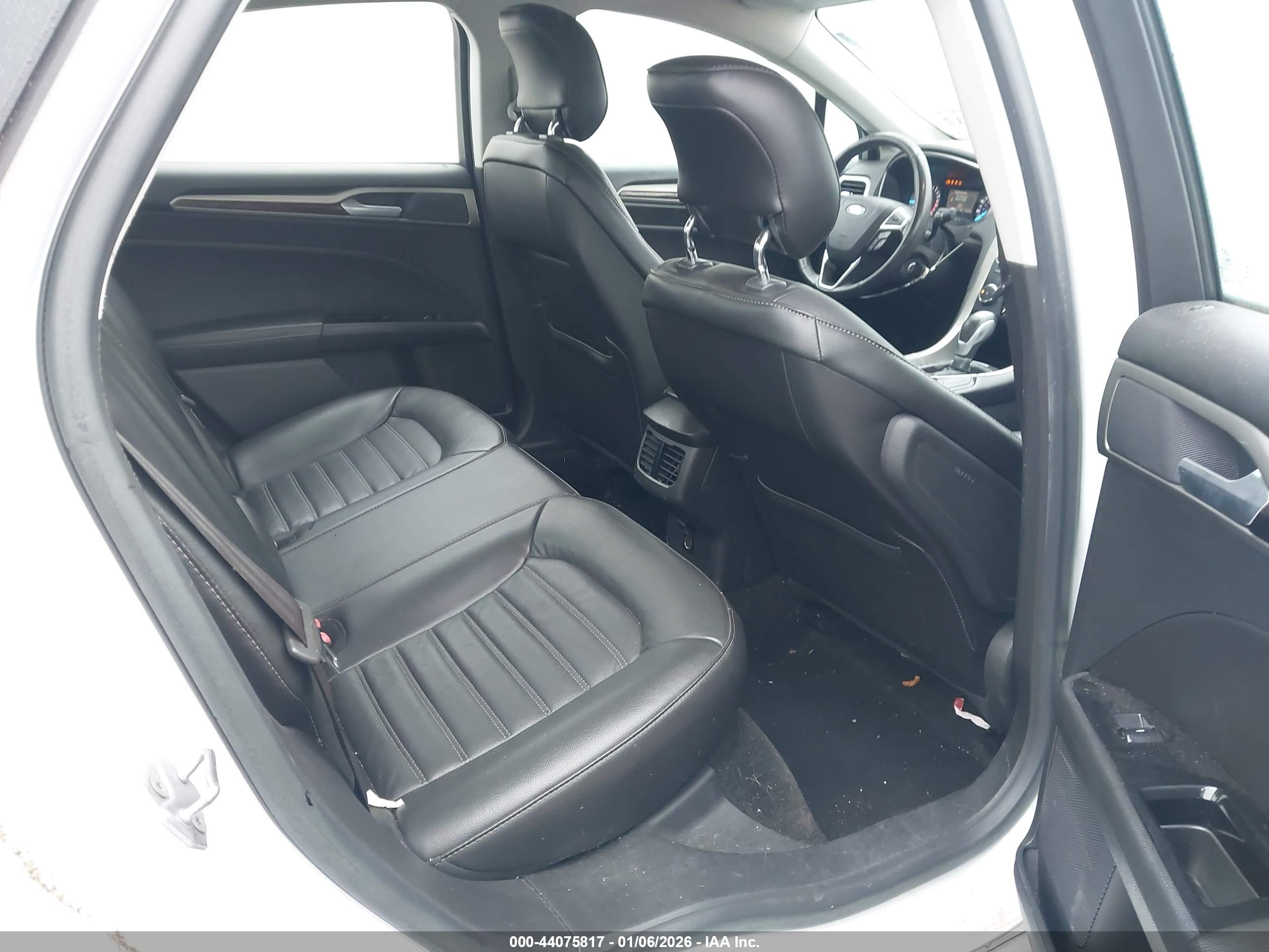 FORD FUSION image 8