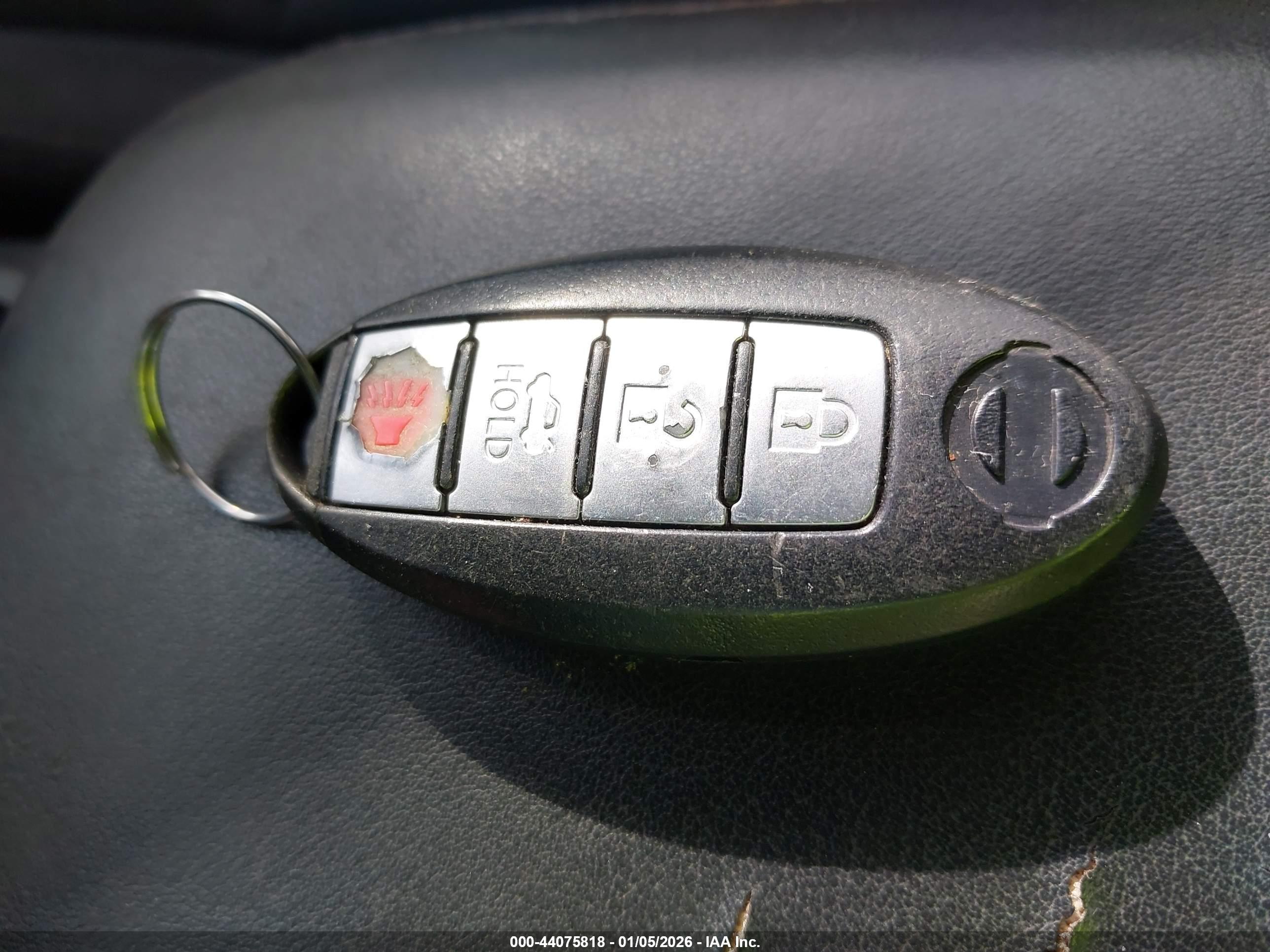 NISSAN MAXIMA image 11