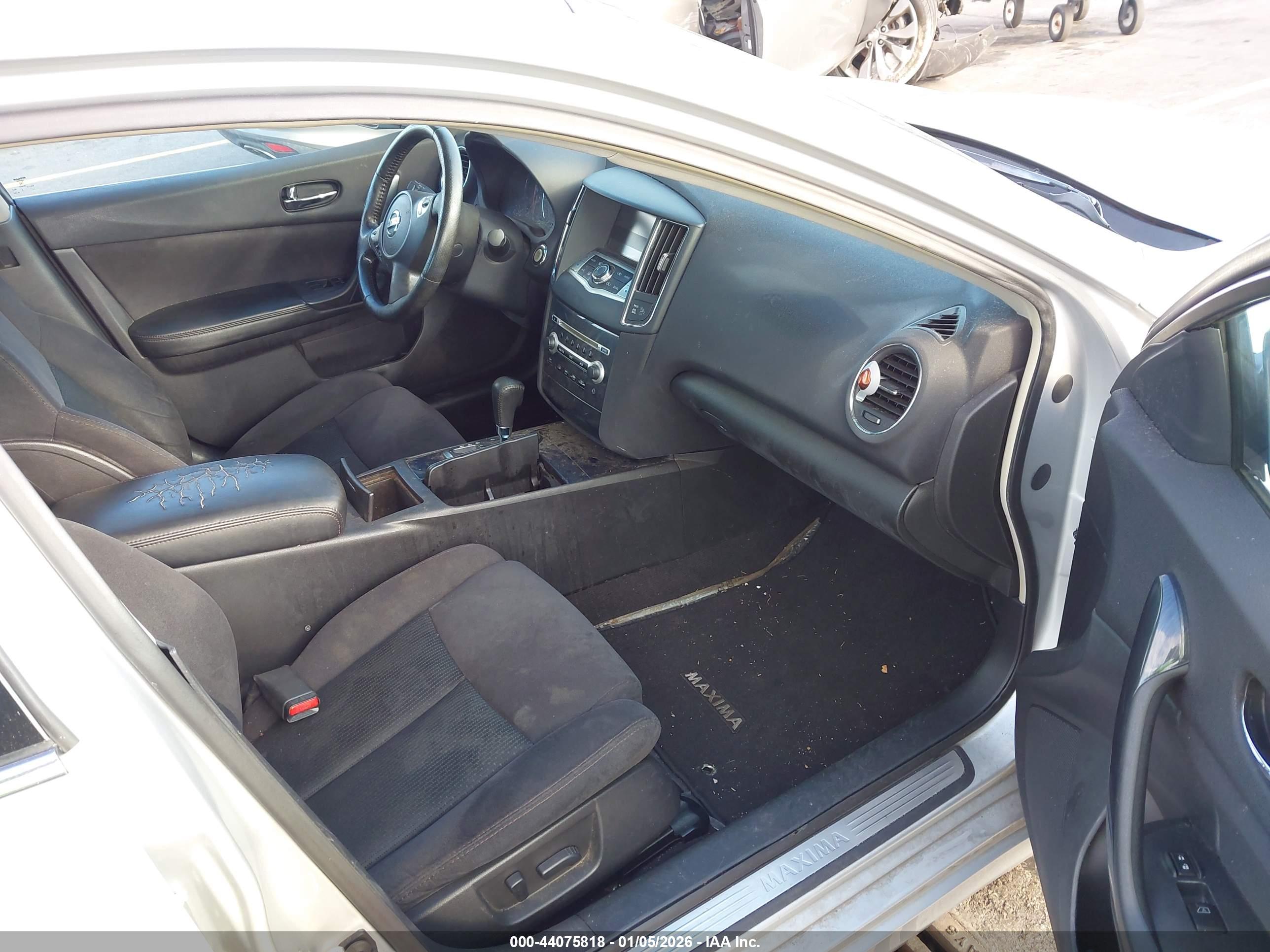 NISSAN MAXIMA image 5