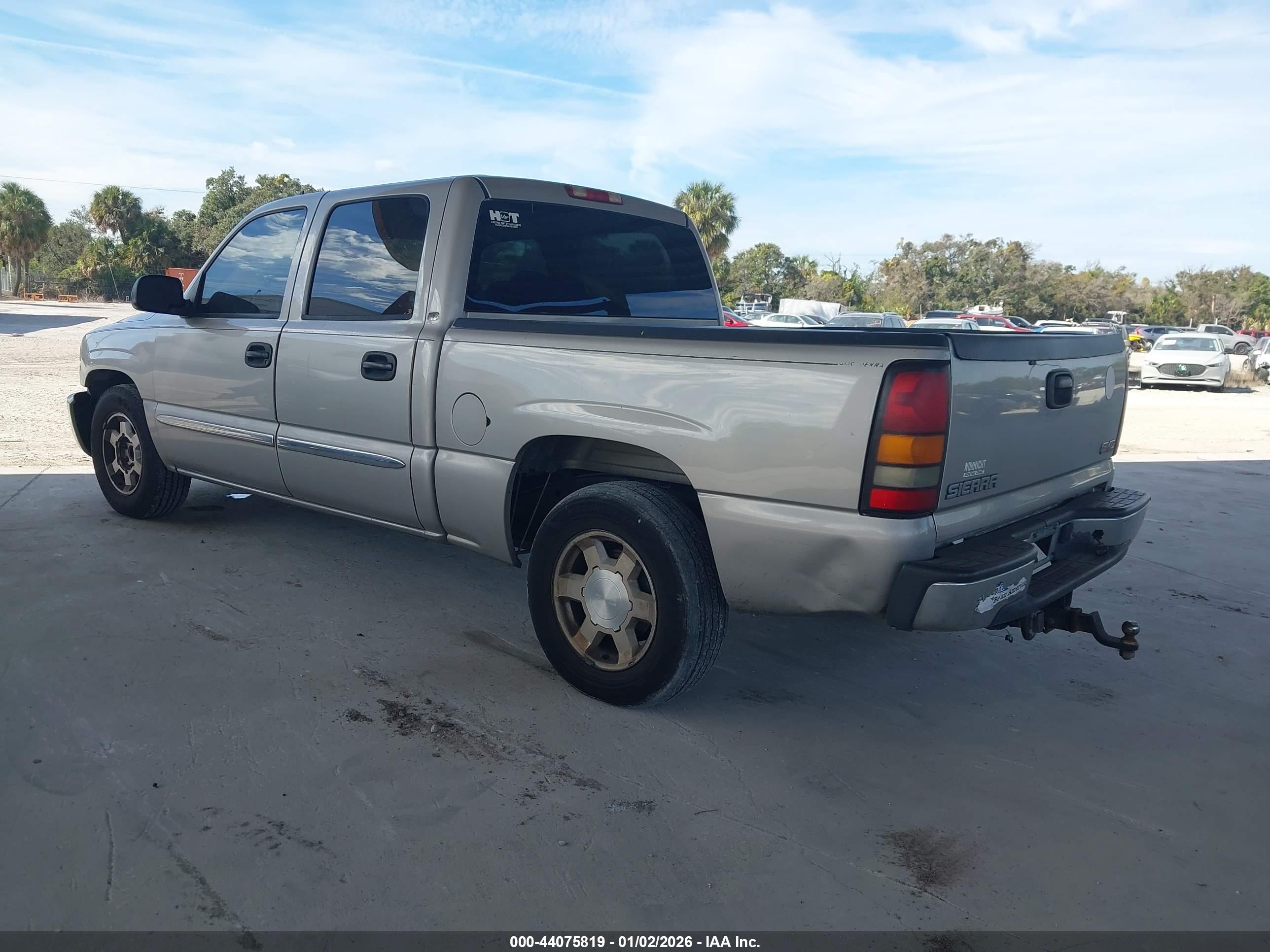 GMC SIERRA image 3