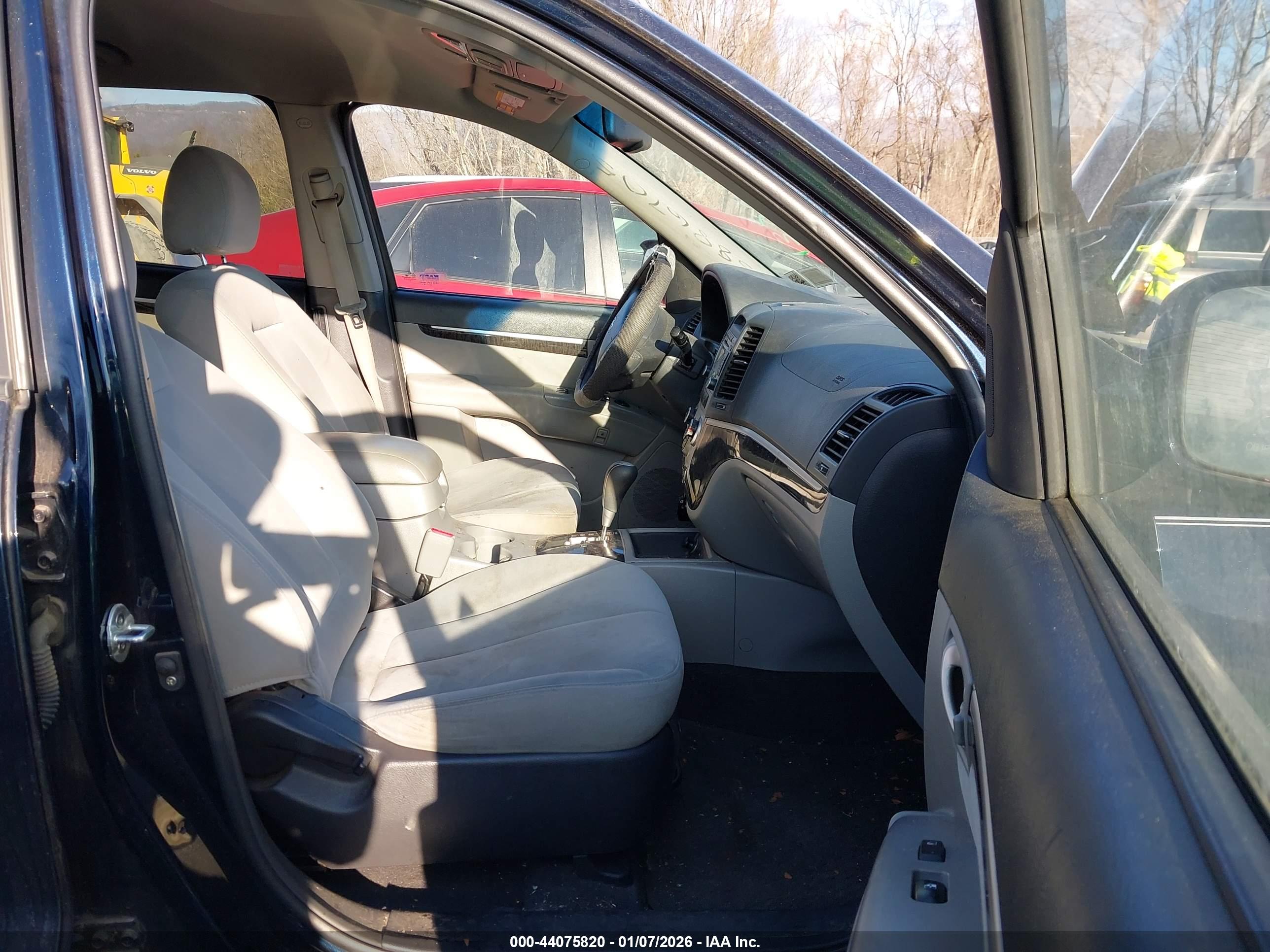 HYUNDAI SANTA image 5