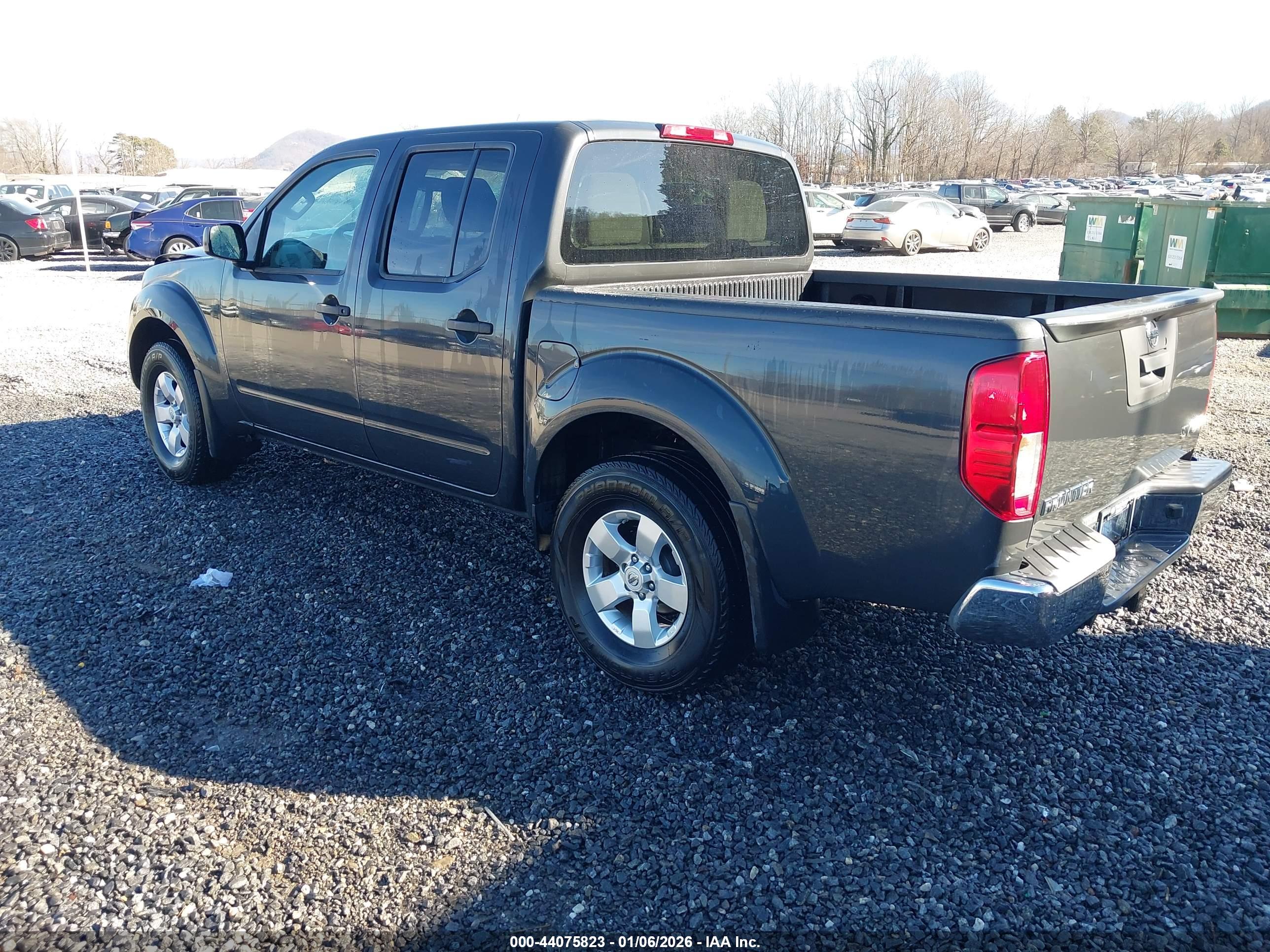 NISSAN FRONTIER image 3