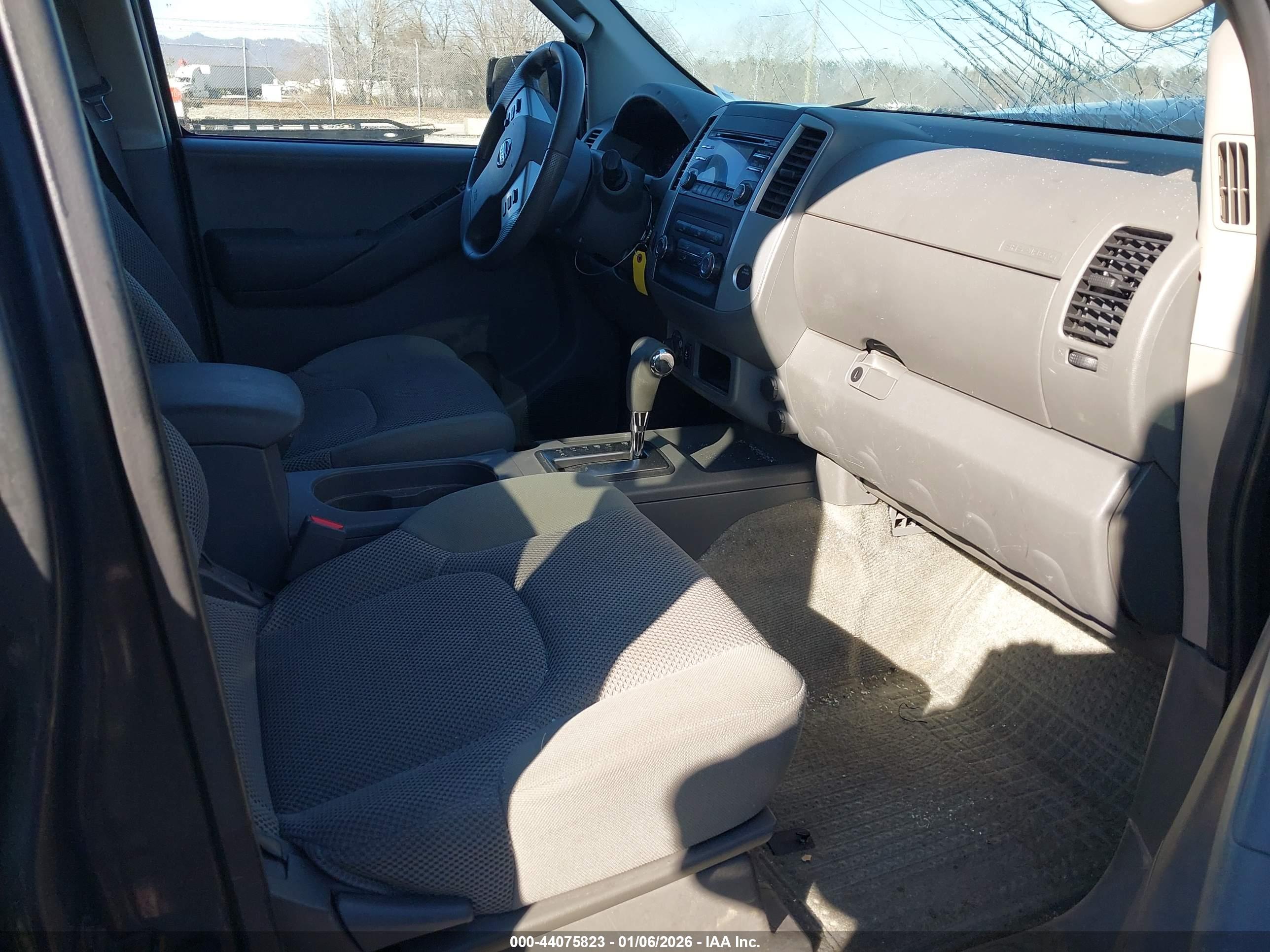 NISSAN FRONTIER image 5