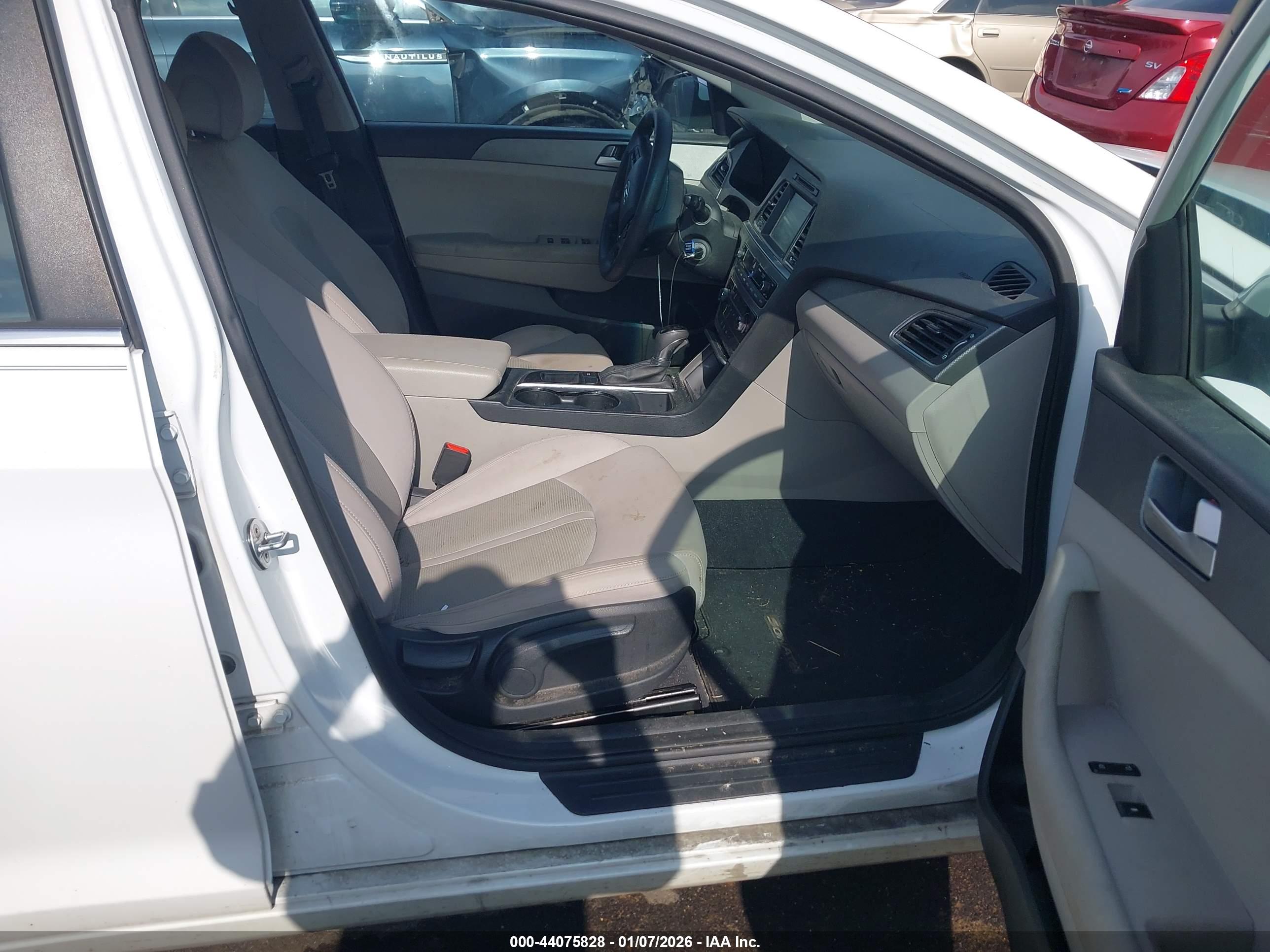 HYUNDAI SONATA image 5