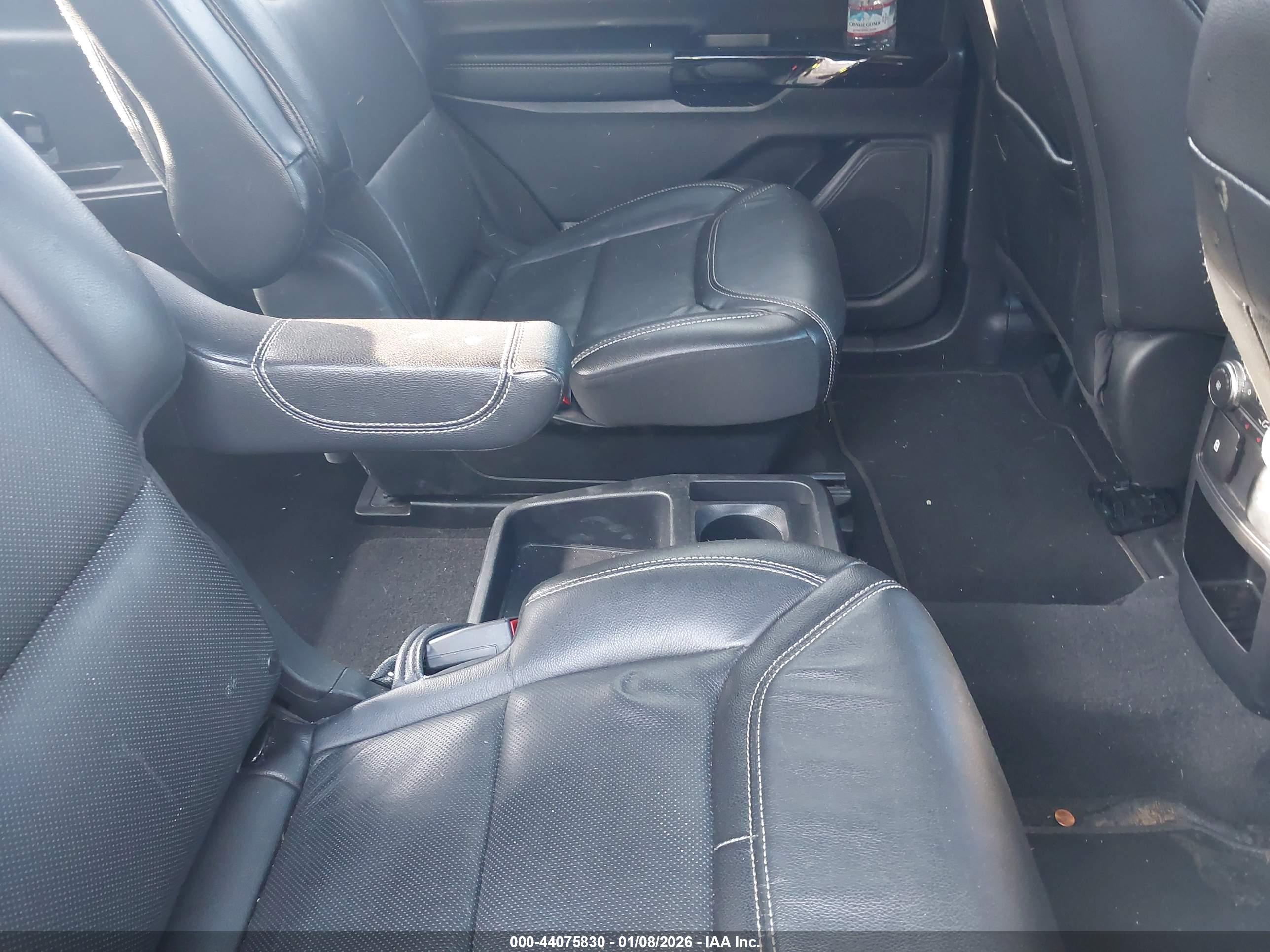 FORD EXPLORER image 8