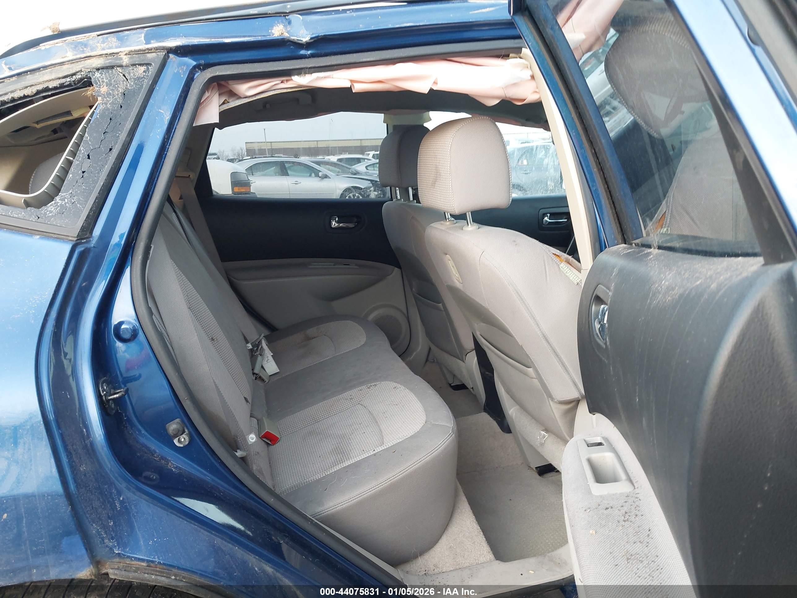 NISSAN ROGUE image 8