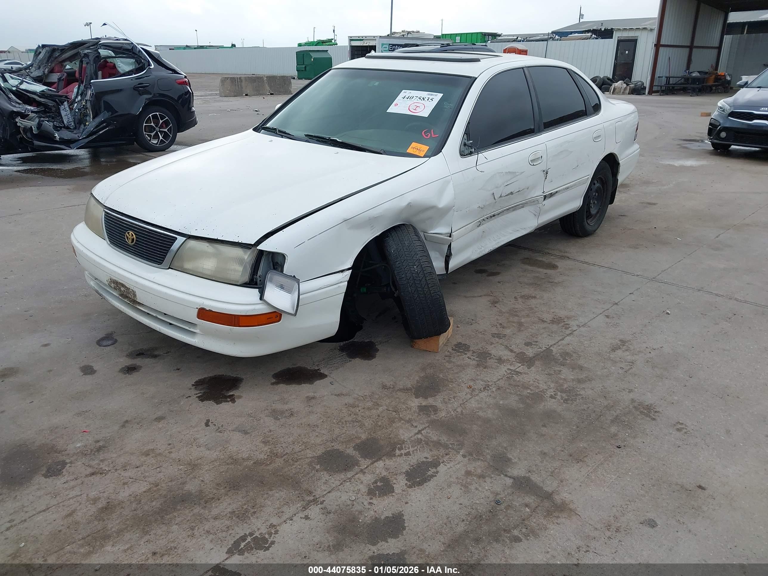TOYOTA AVALON image 2