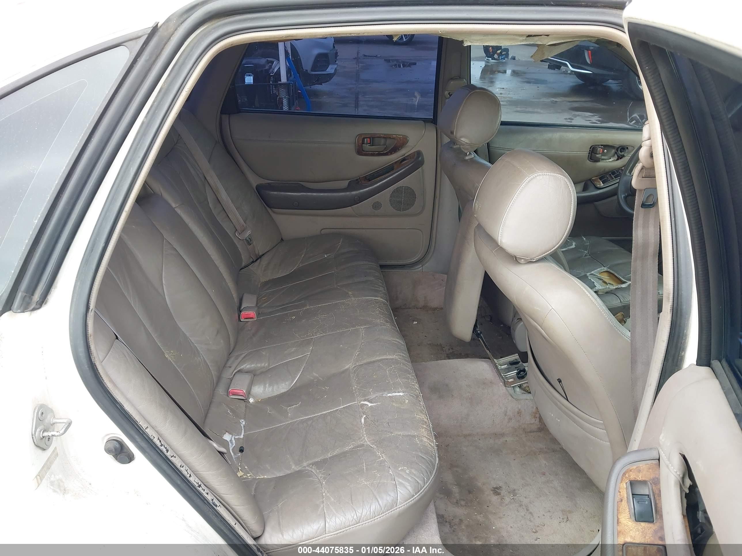 TOYOTA AVALON image 8