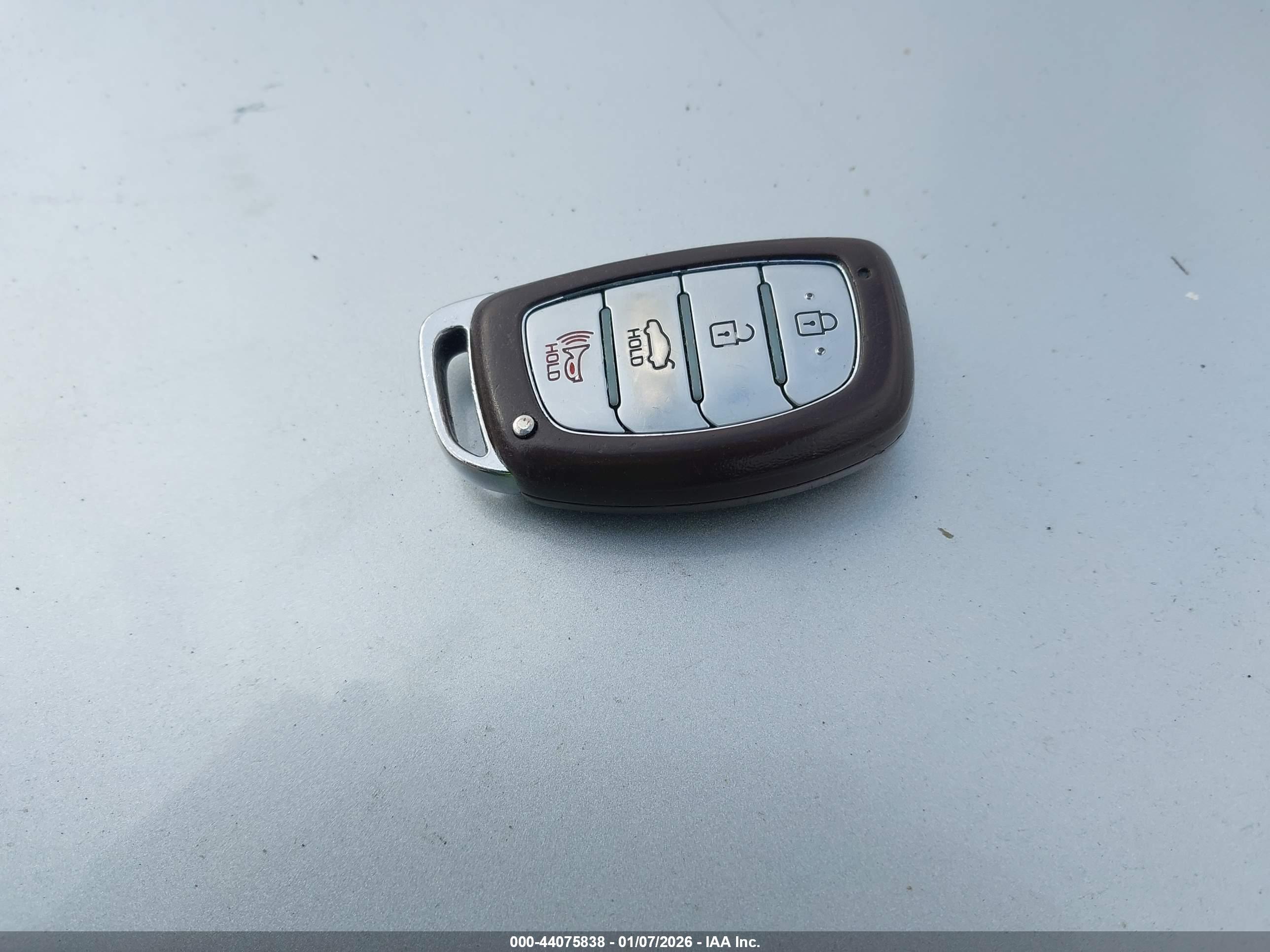 HYUNDAI ELANTRA image 11