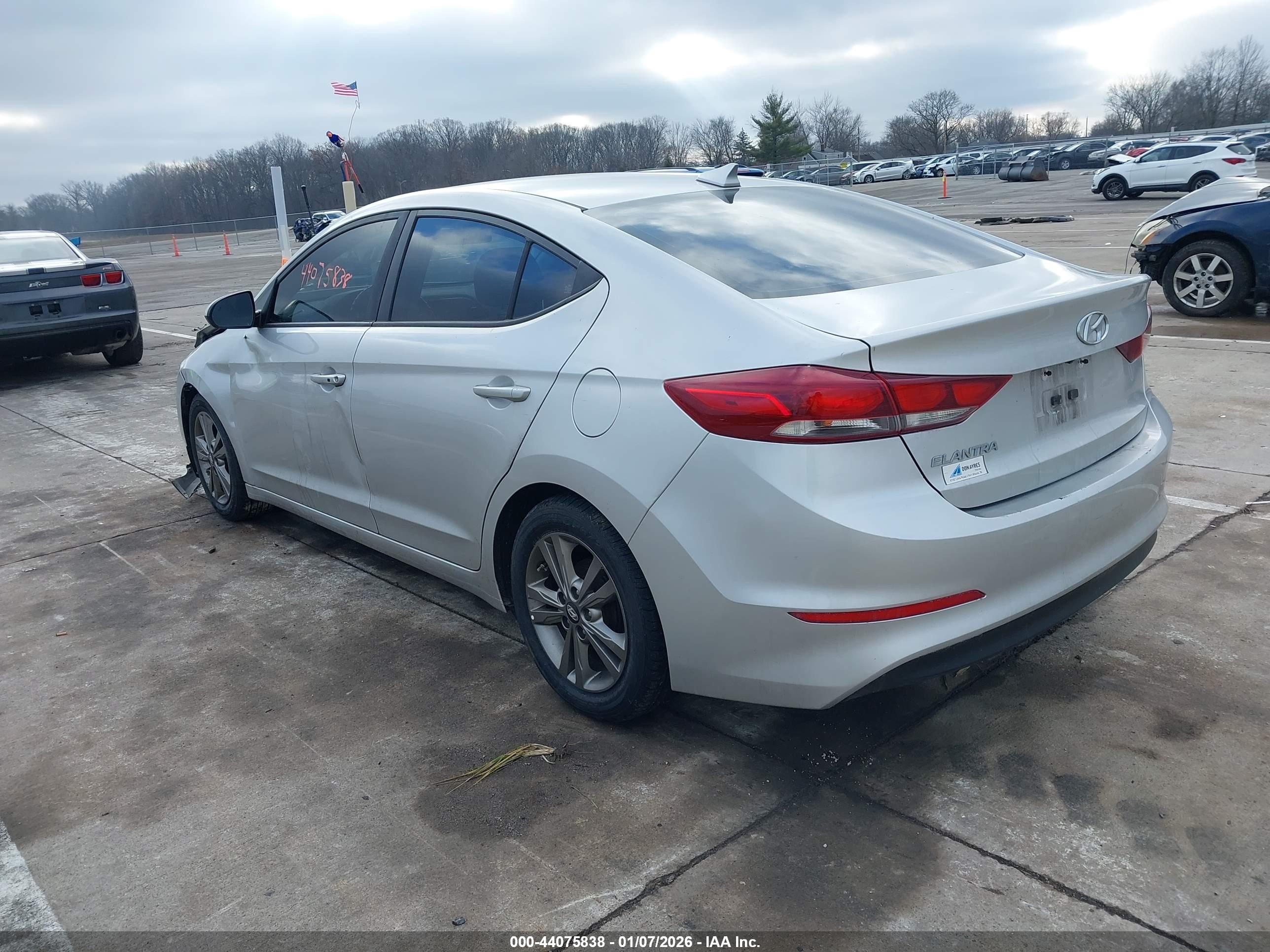 HYUNDAI ELANTRA image 3