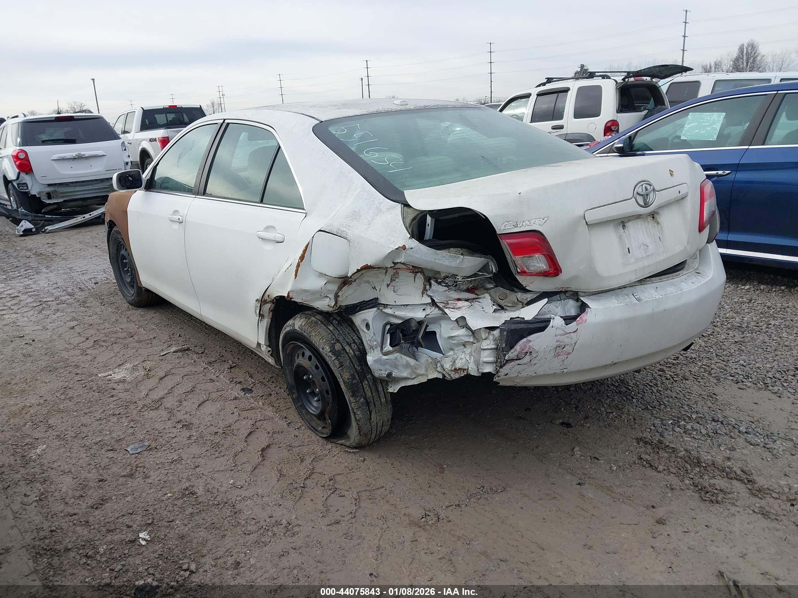 TOYOTA CAMRY image 3