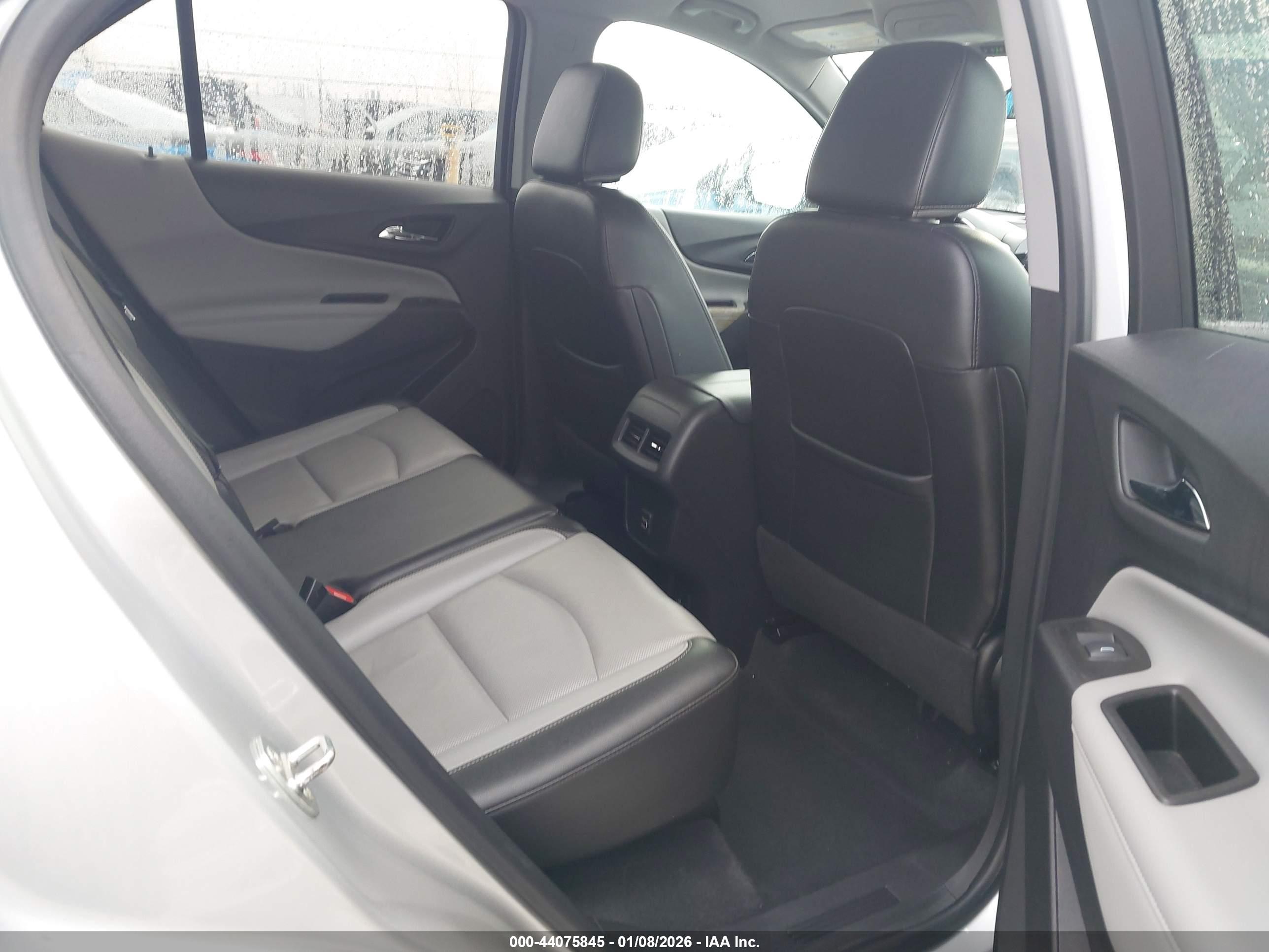 CHEVROLET EQUINOX image 8