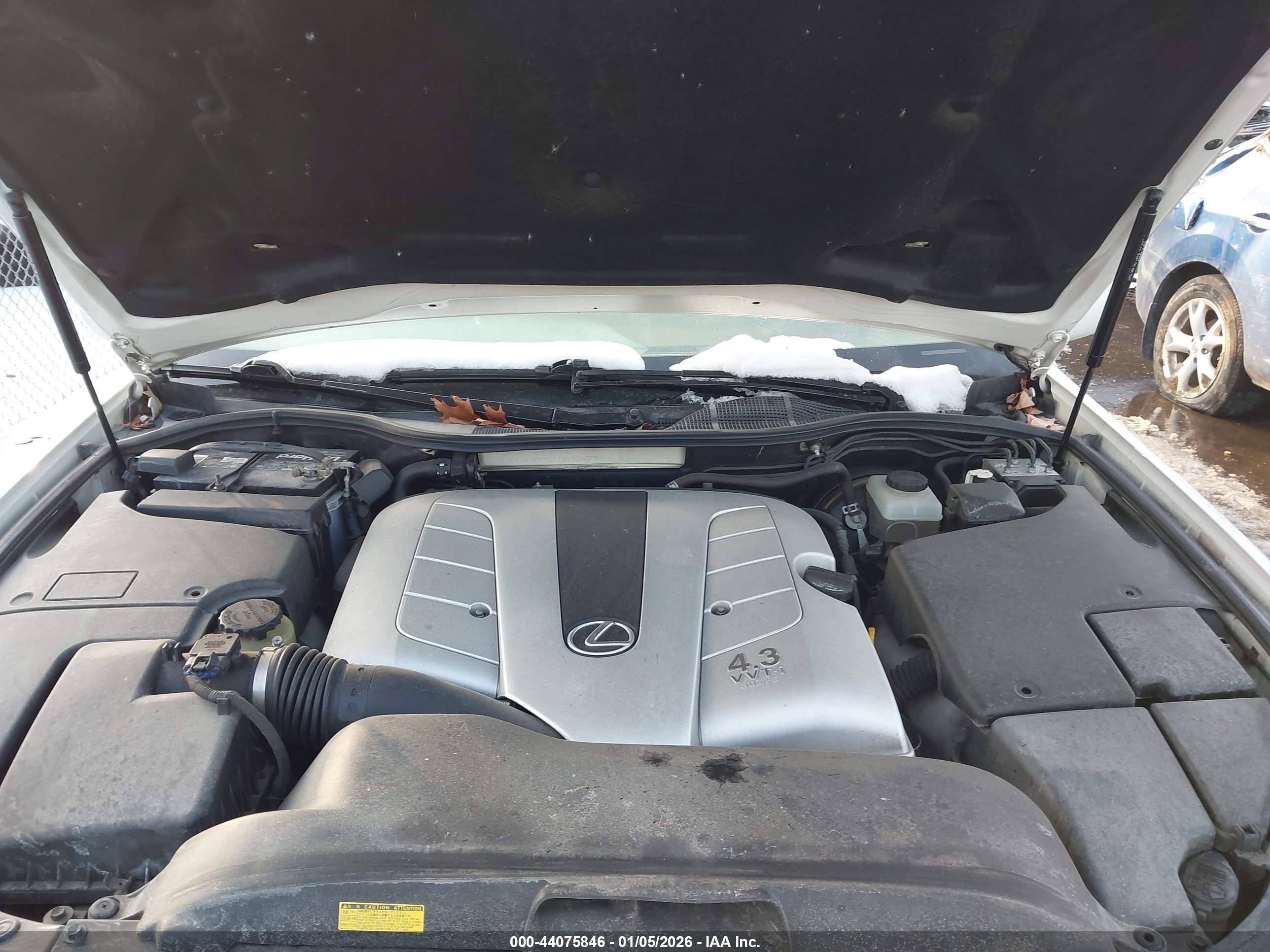 LEXUS LS image 10