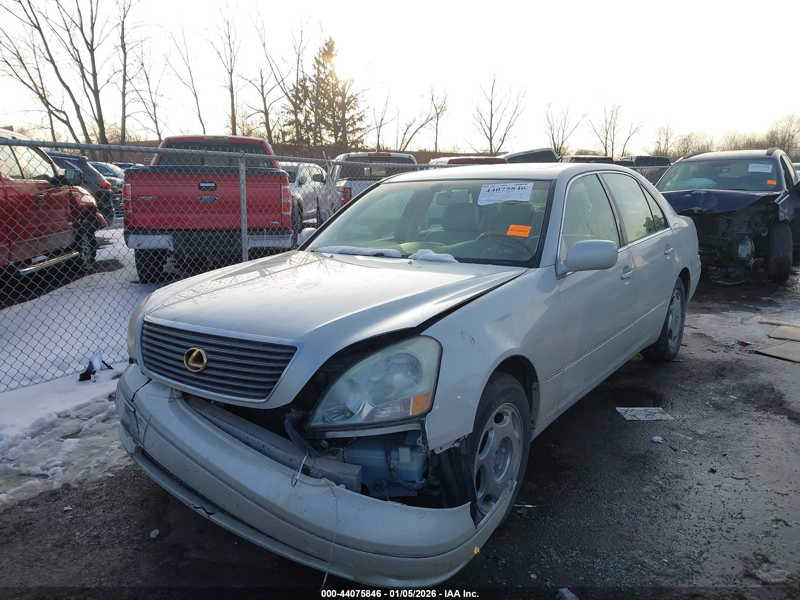 LEXUS LS image 2
