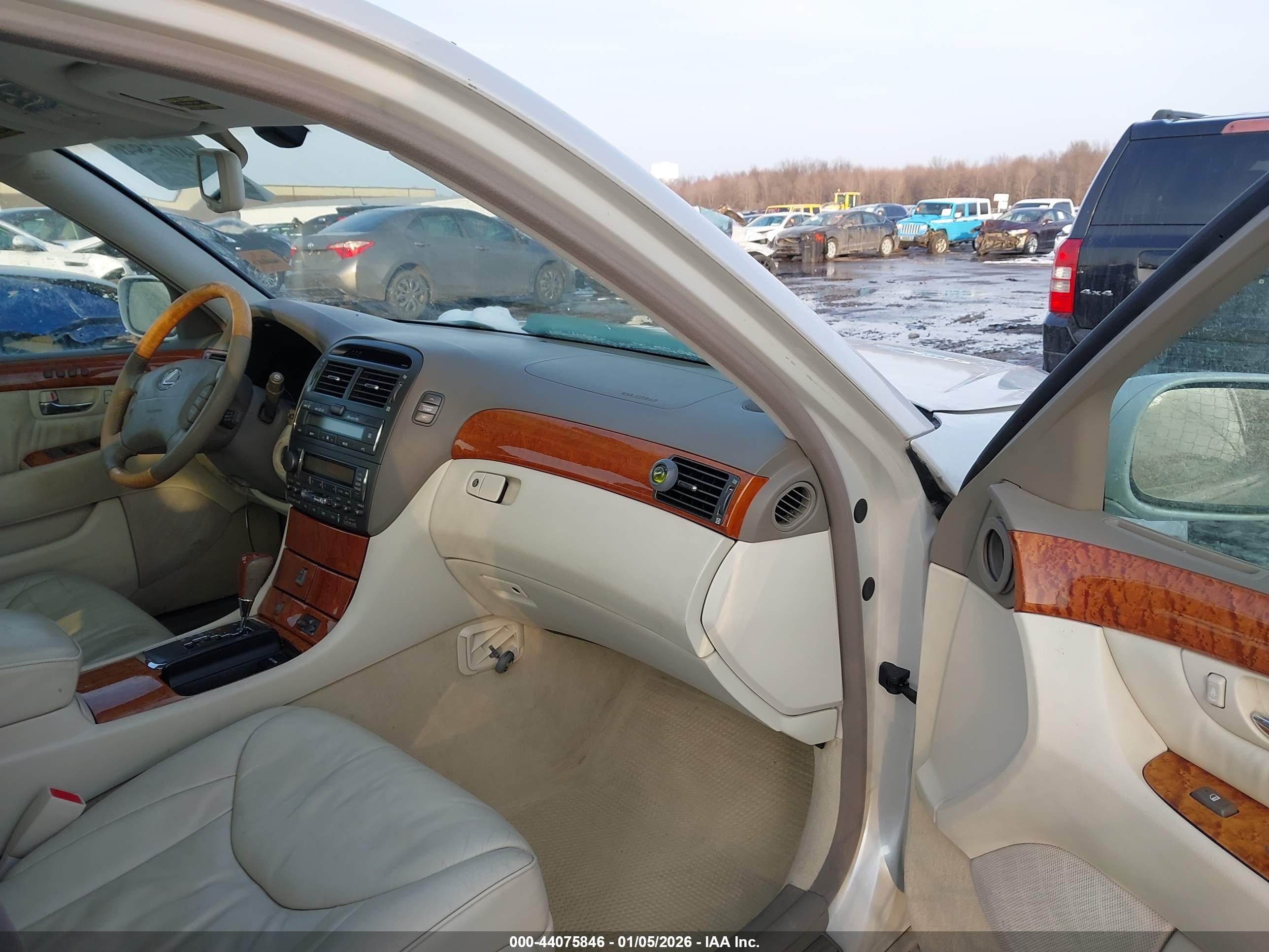 LEXUS LS image 5