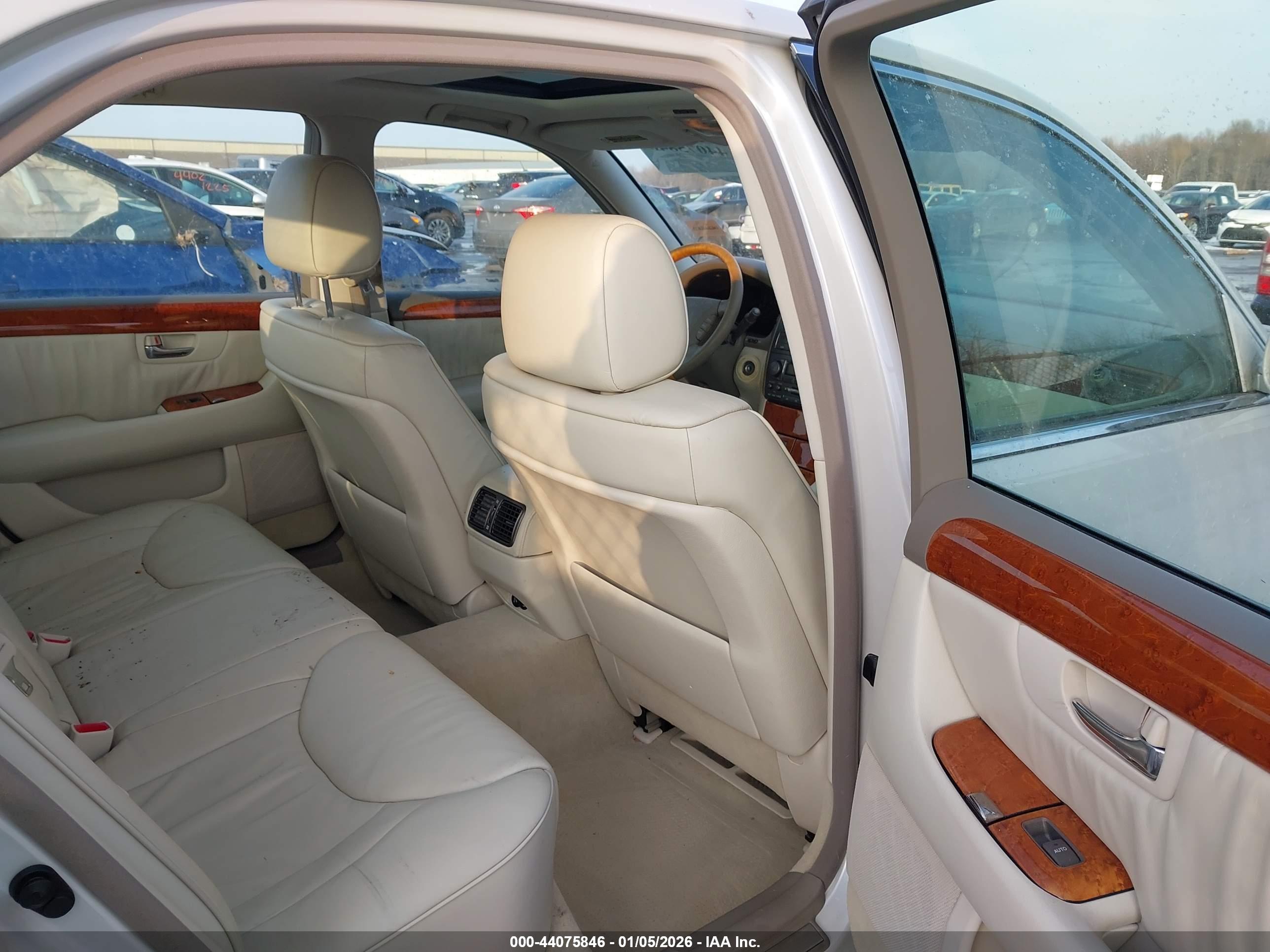 LEXUS LS image 8