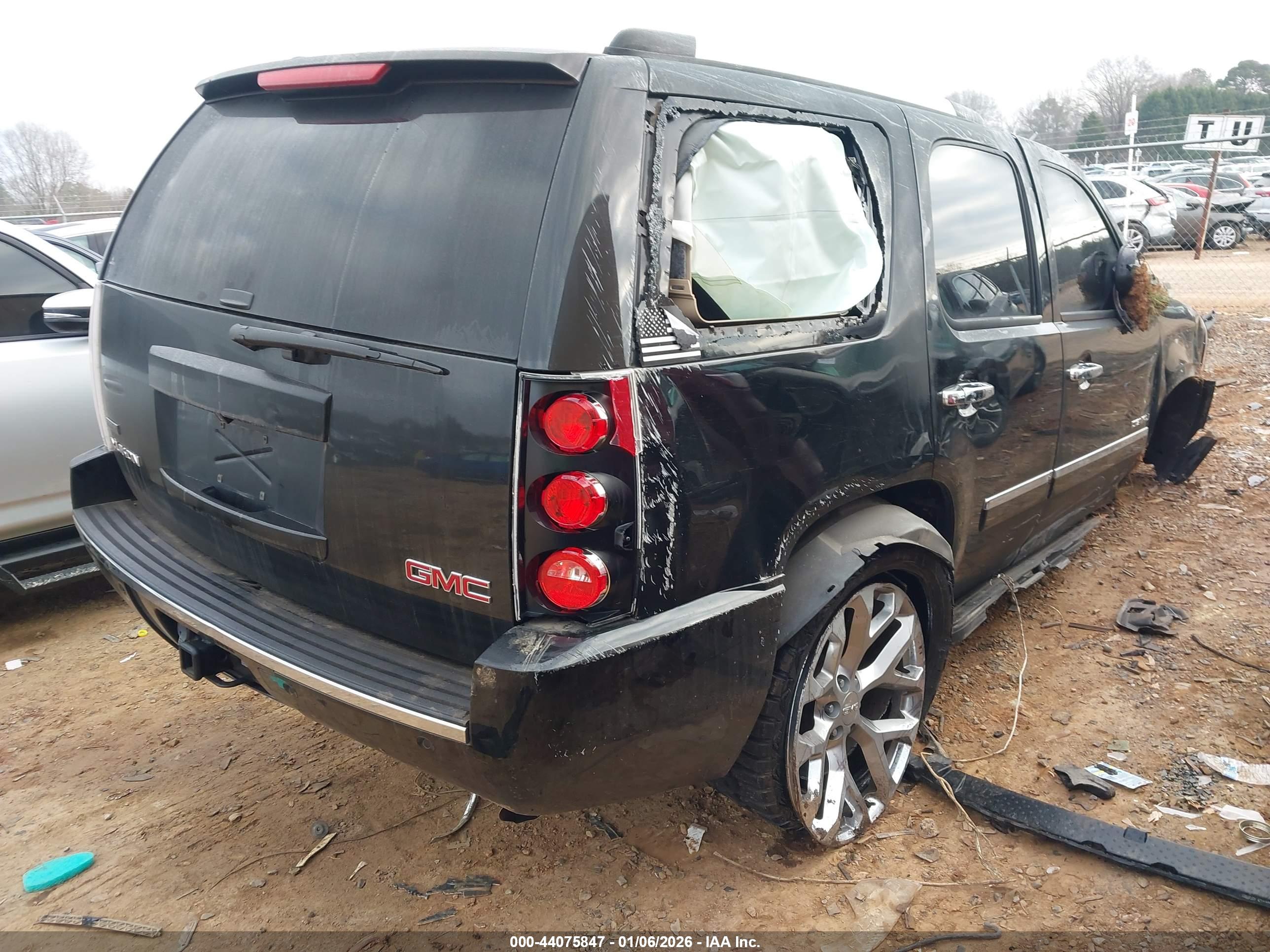 GMC YUKON image 4
