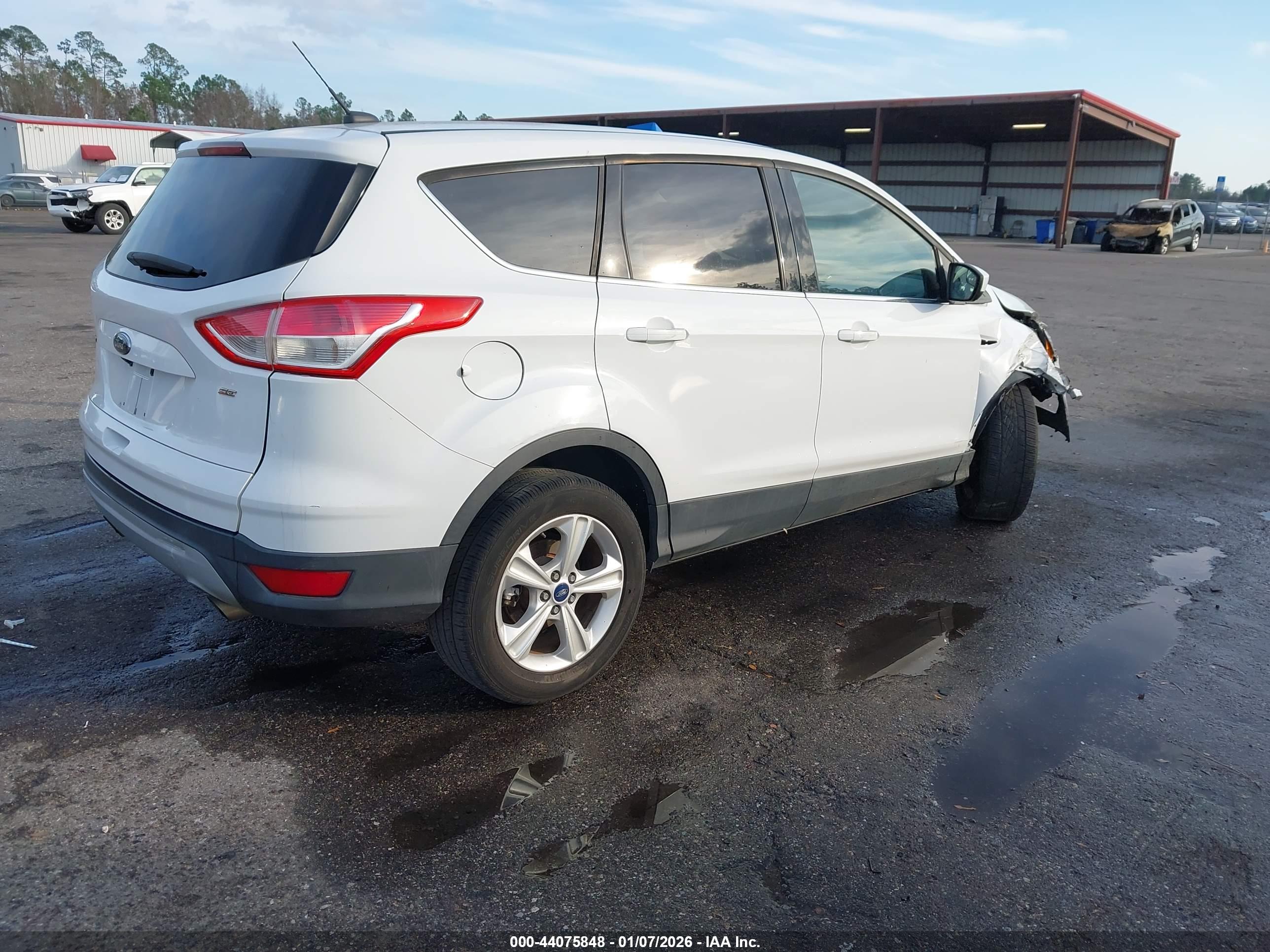 FORD ESCAPE image 4