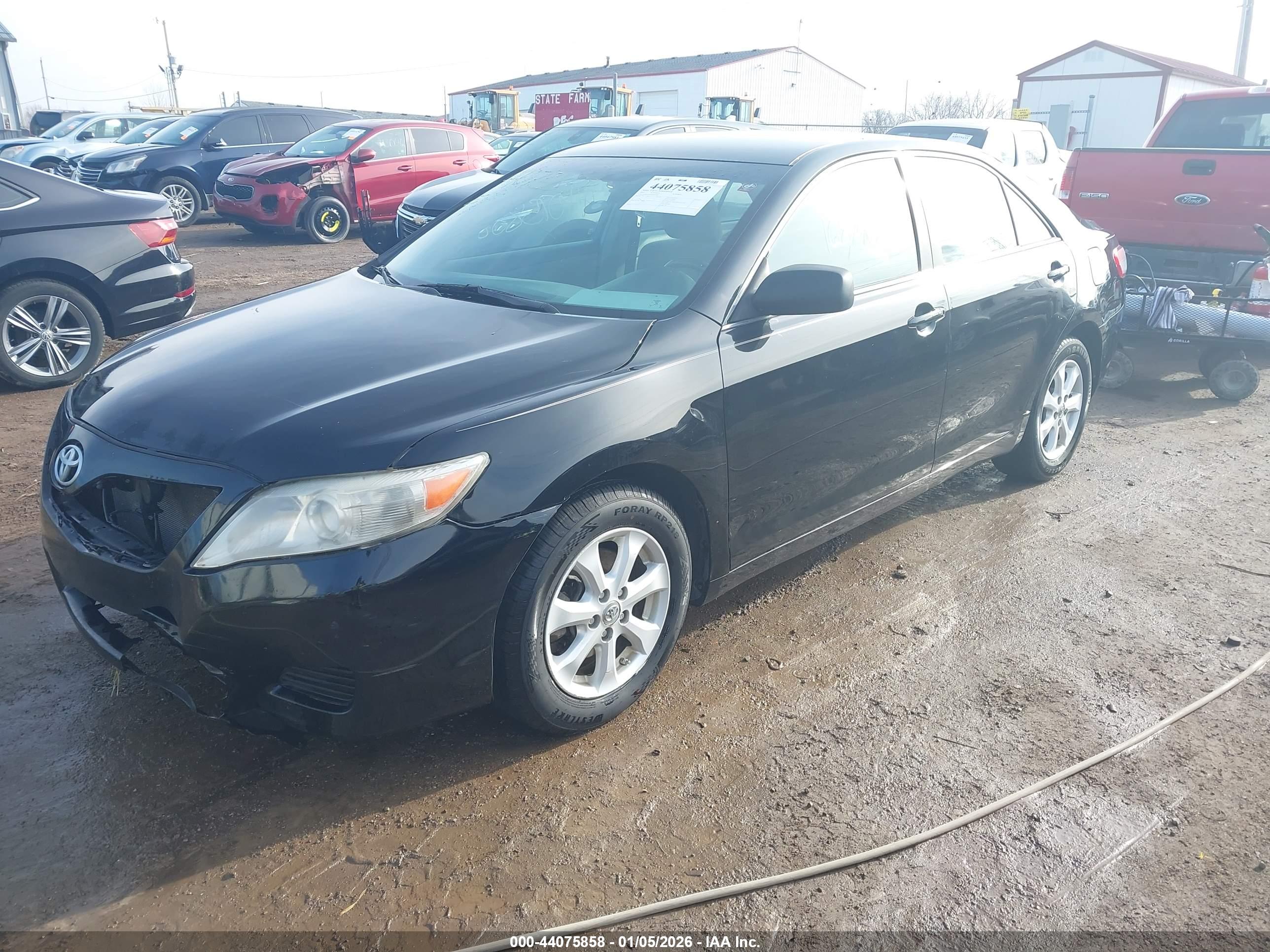 TOYOTA CAMRY image 2