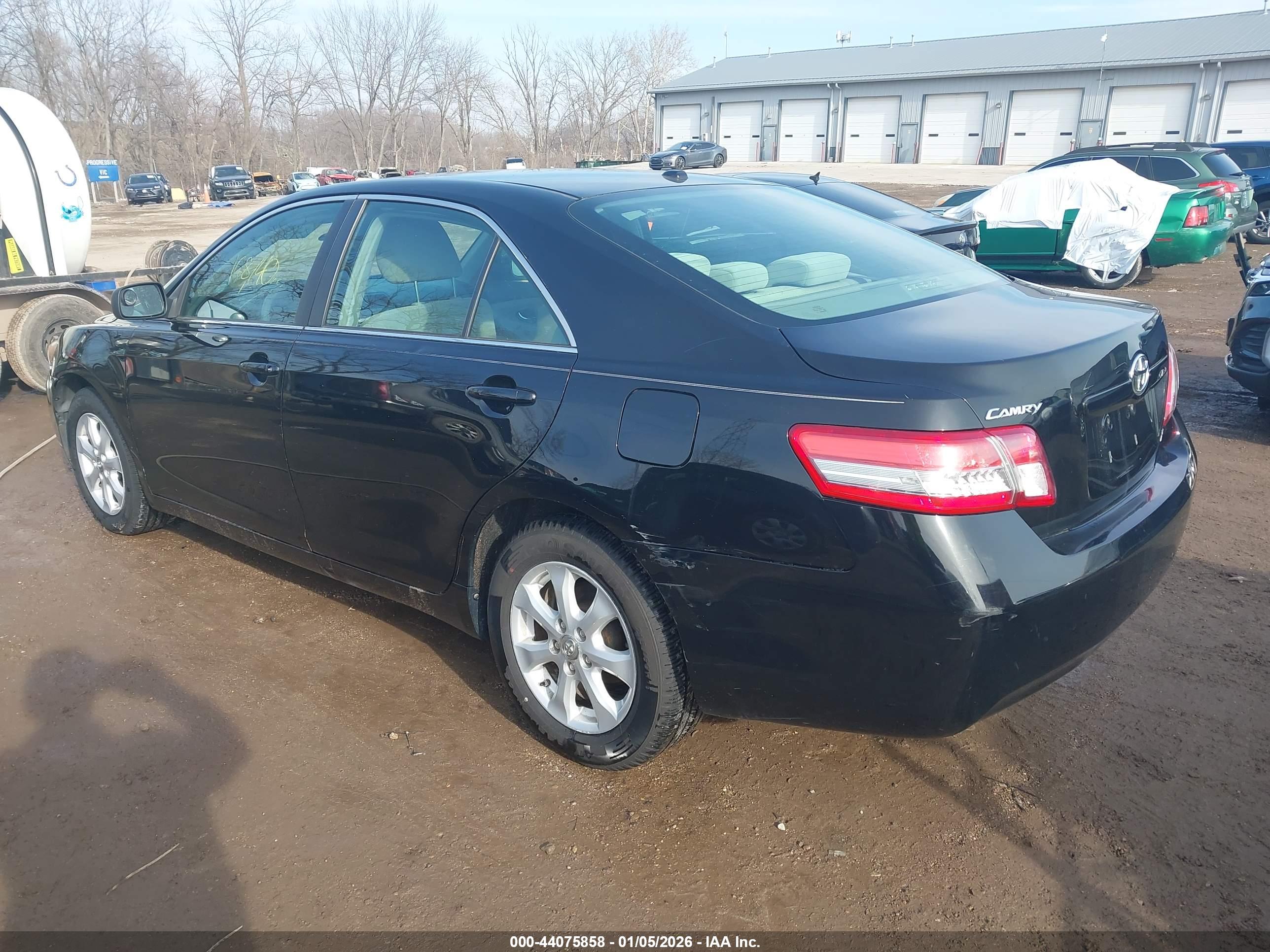 TOYOTA CAMRY image 3