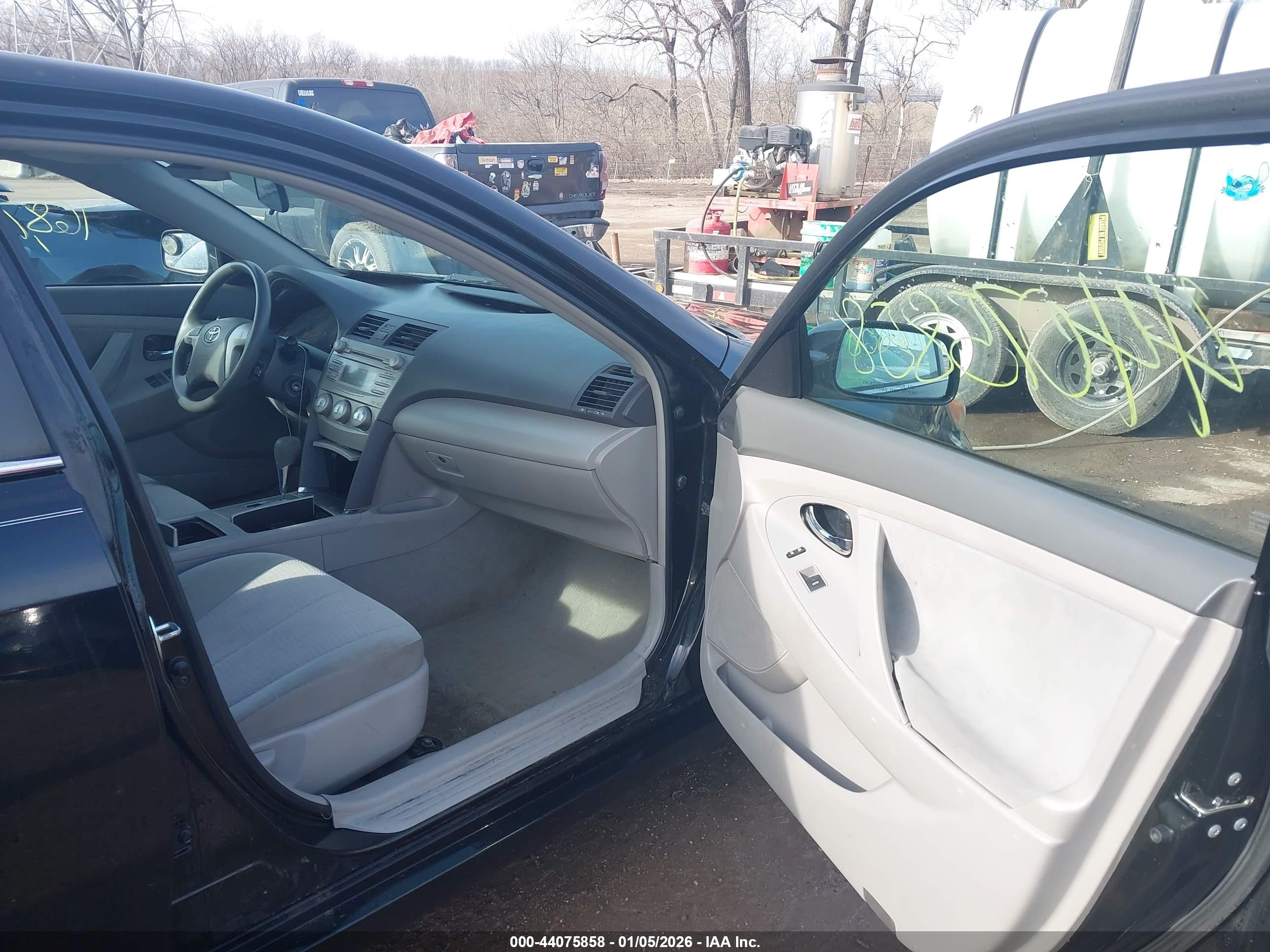 TOYOTA CAMRY image 5
