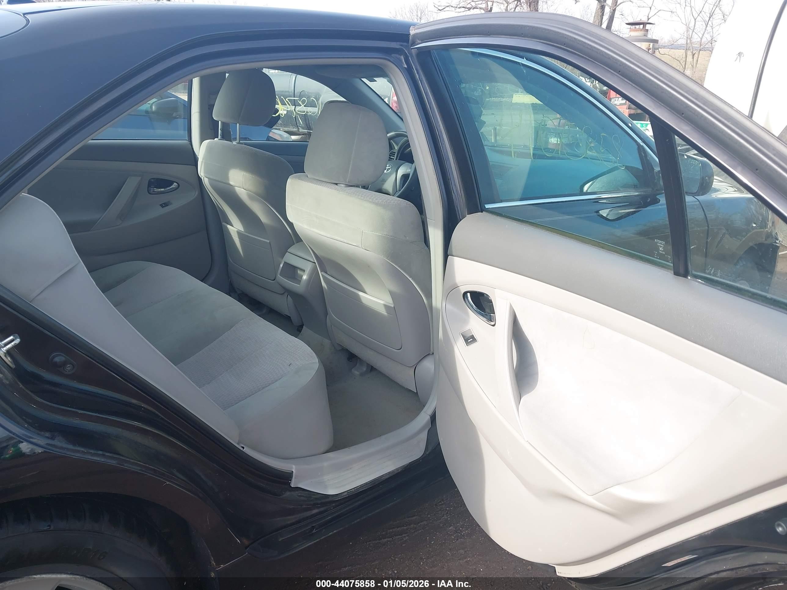TOYOTA CAMRY image 8