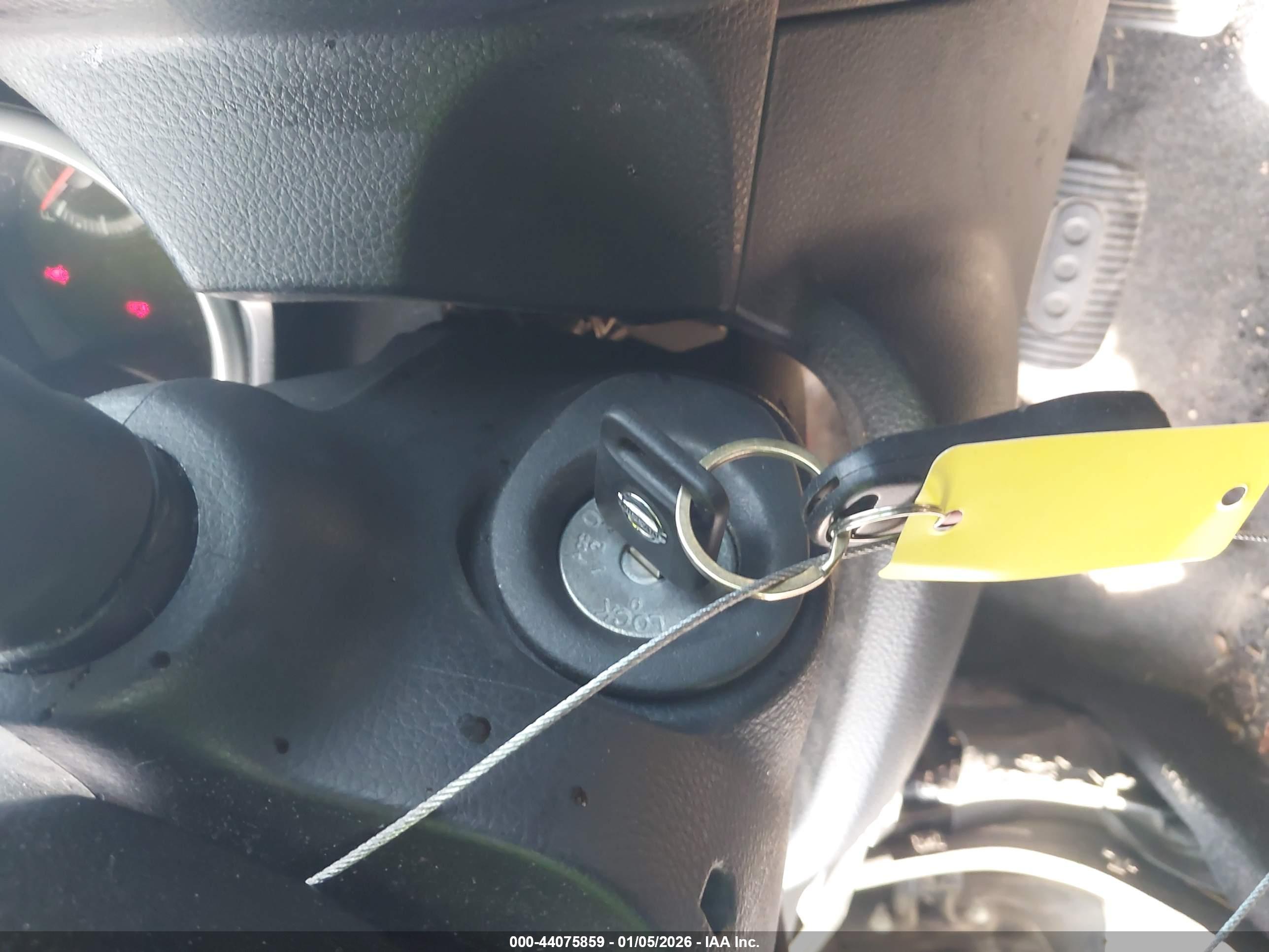 NISSAN VERSA image 11