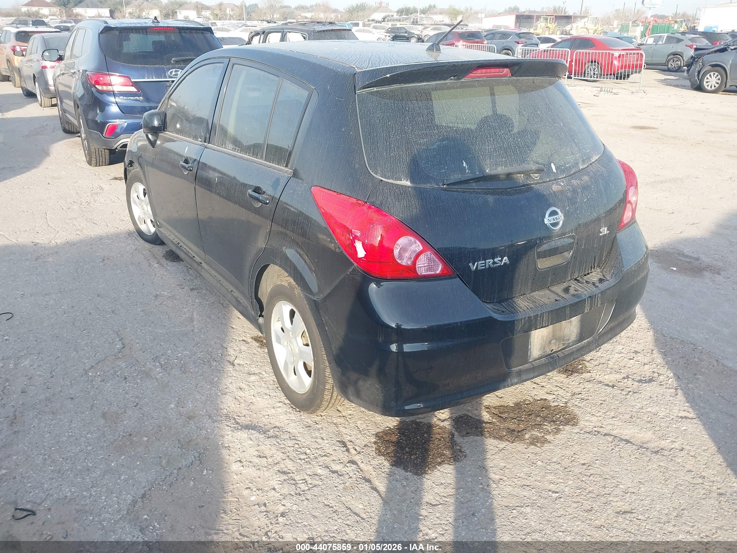 NISSAN VERSA image 3