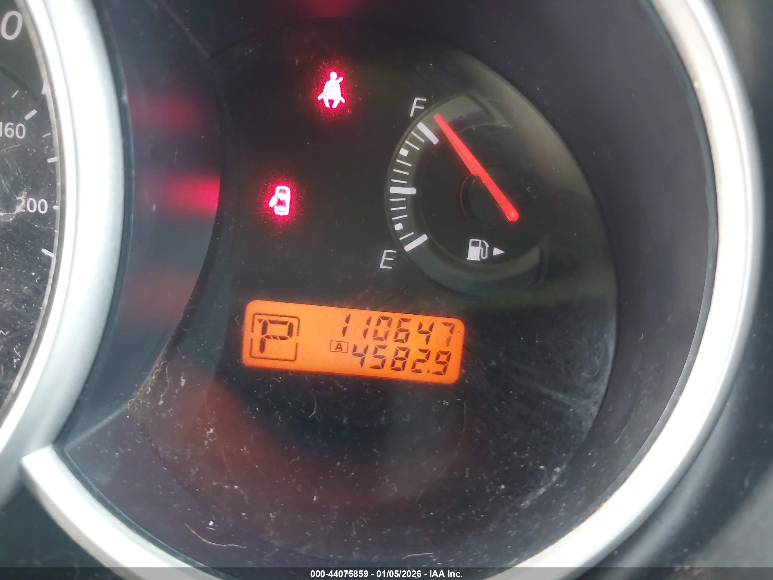NISSAN VERSA image 7