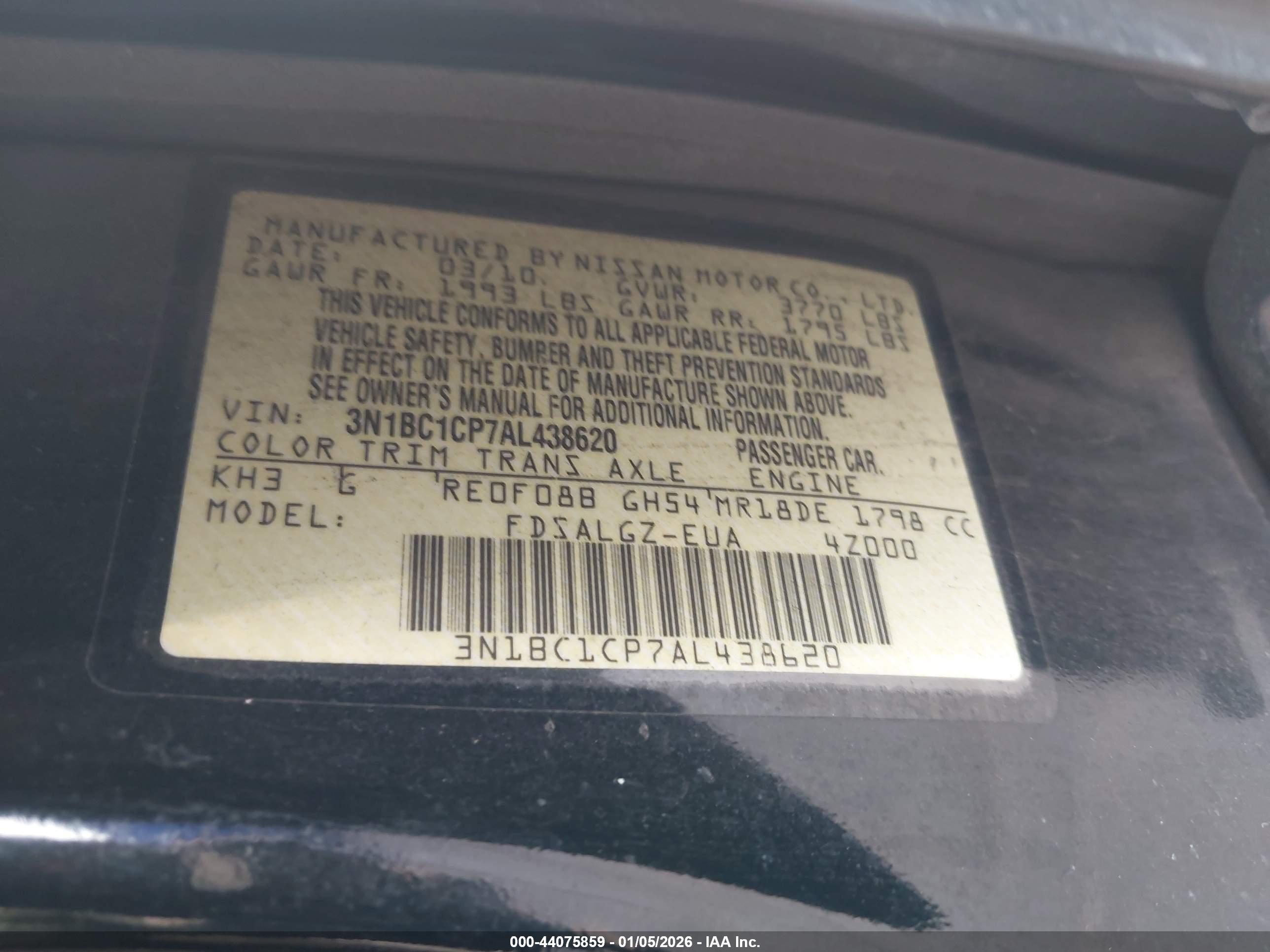 NISSAN VERSA image 9