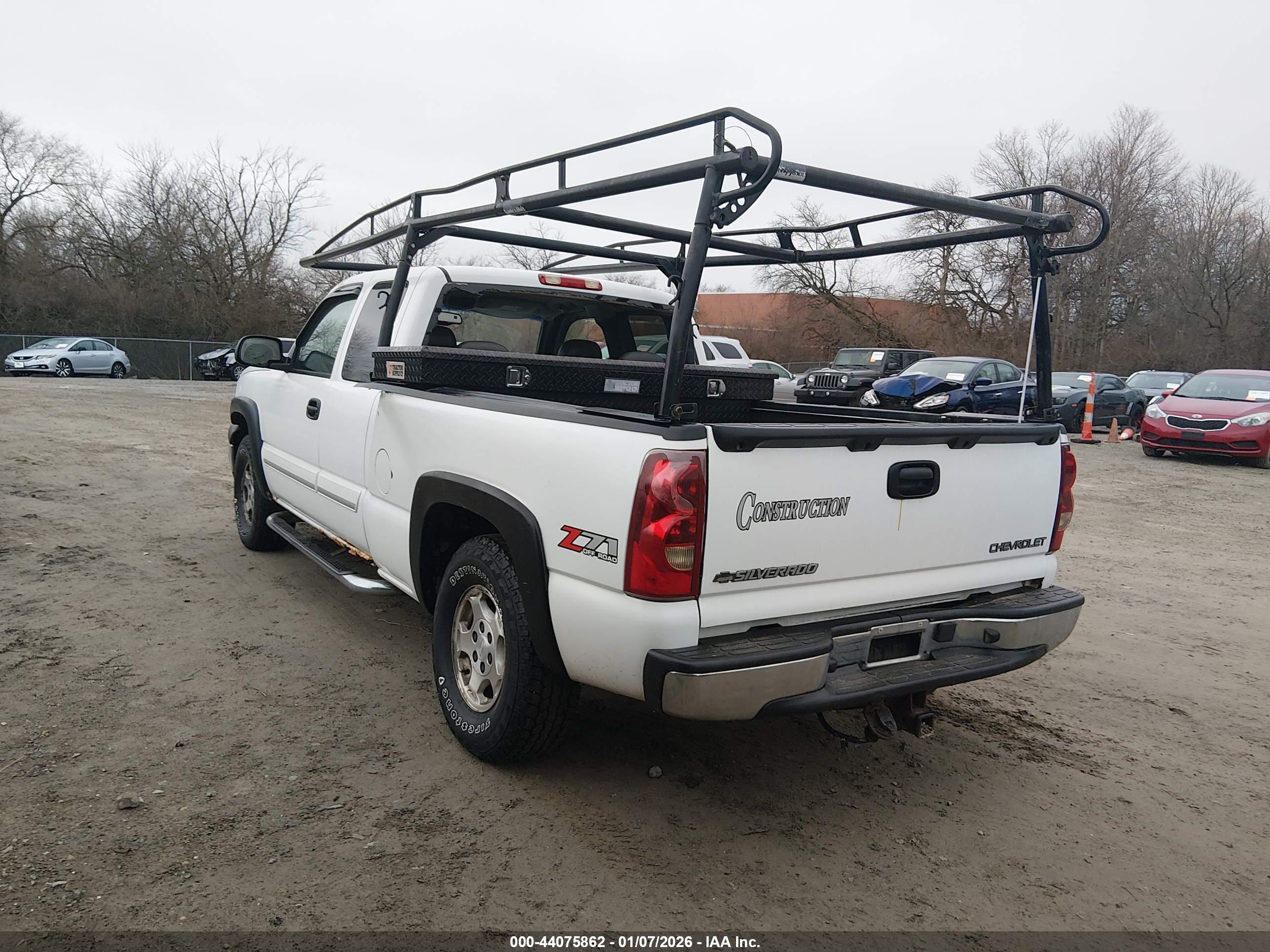CHEVROLET SILVERADO image 3