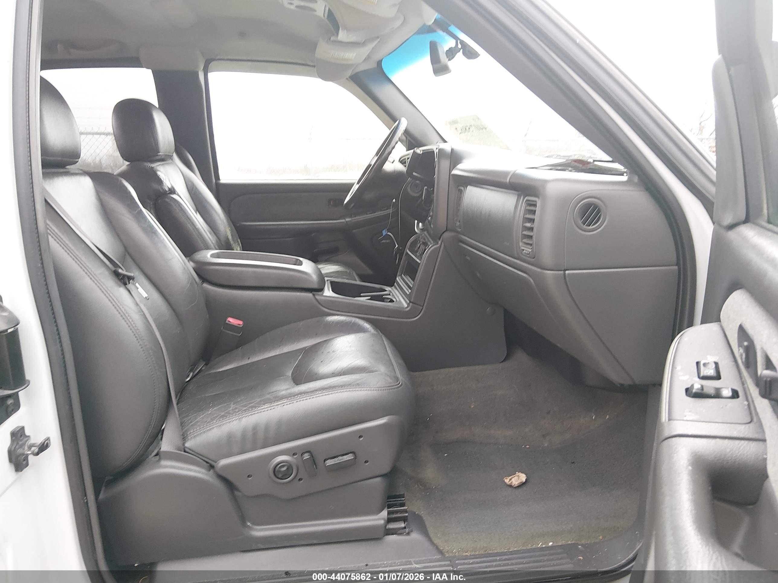 CHEVROLET SILVERADO image 5