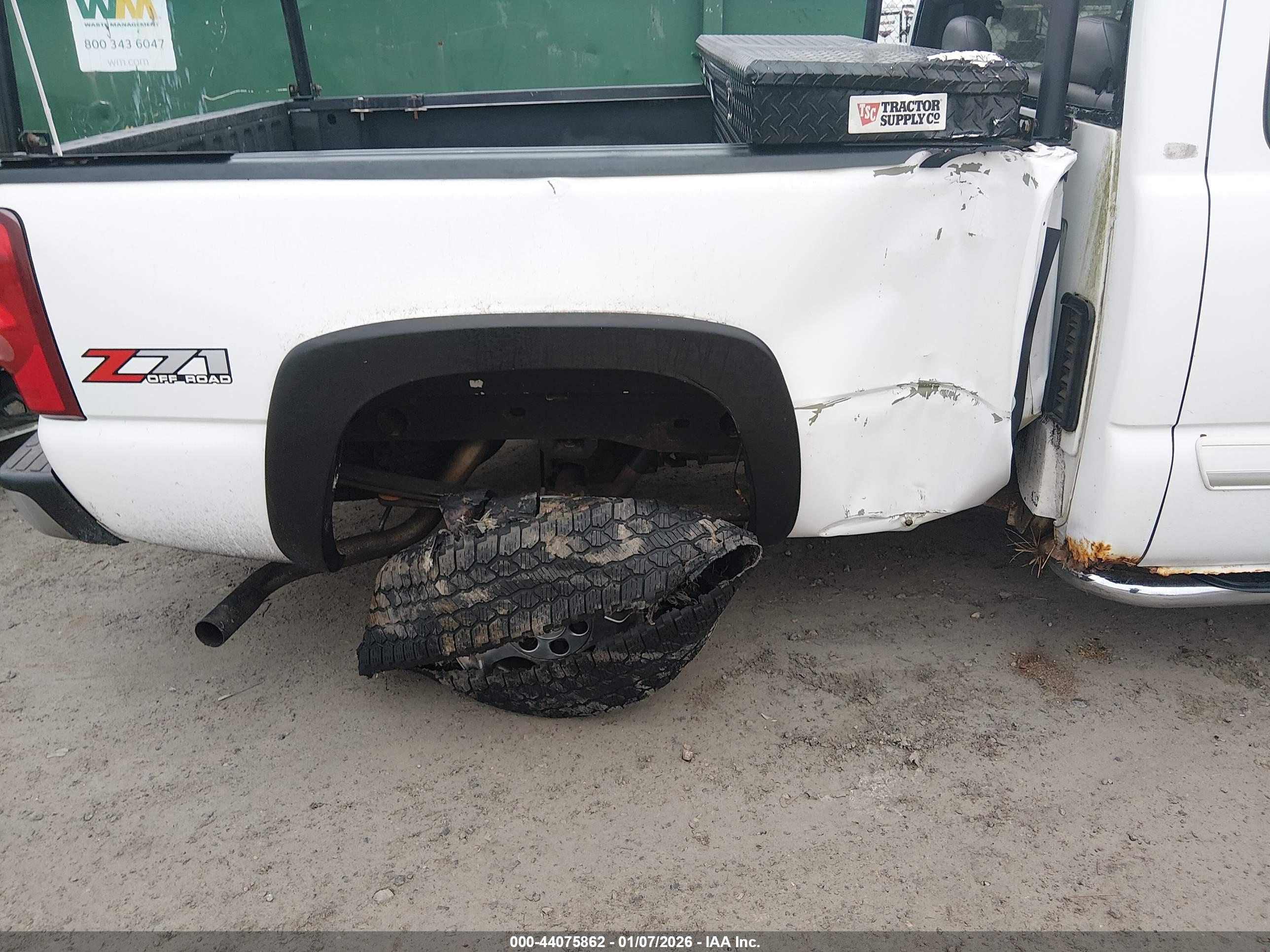 CHEVROLET SILVERADO image 6