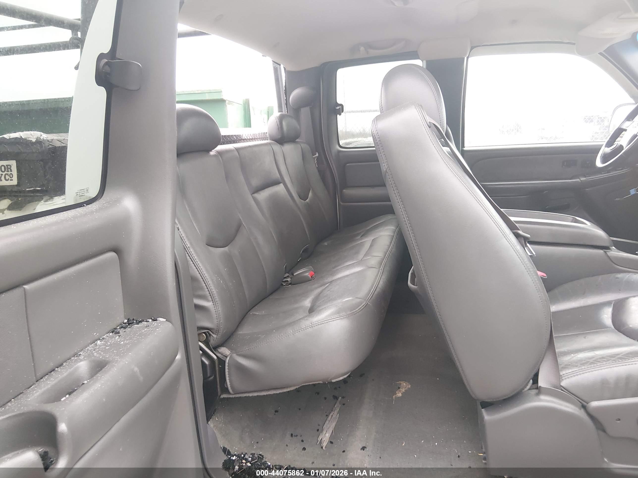 CHEVROLET SILVERADO image 8