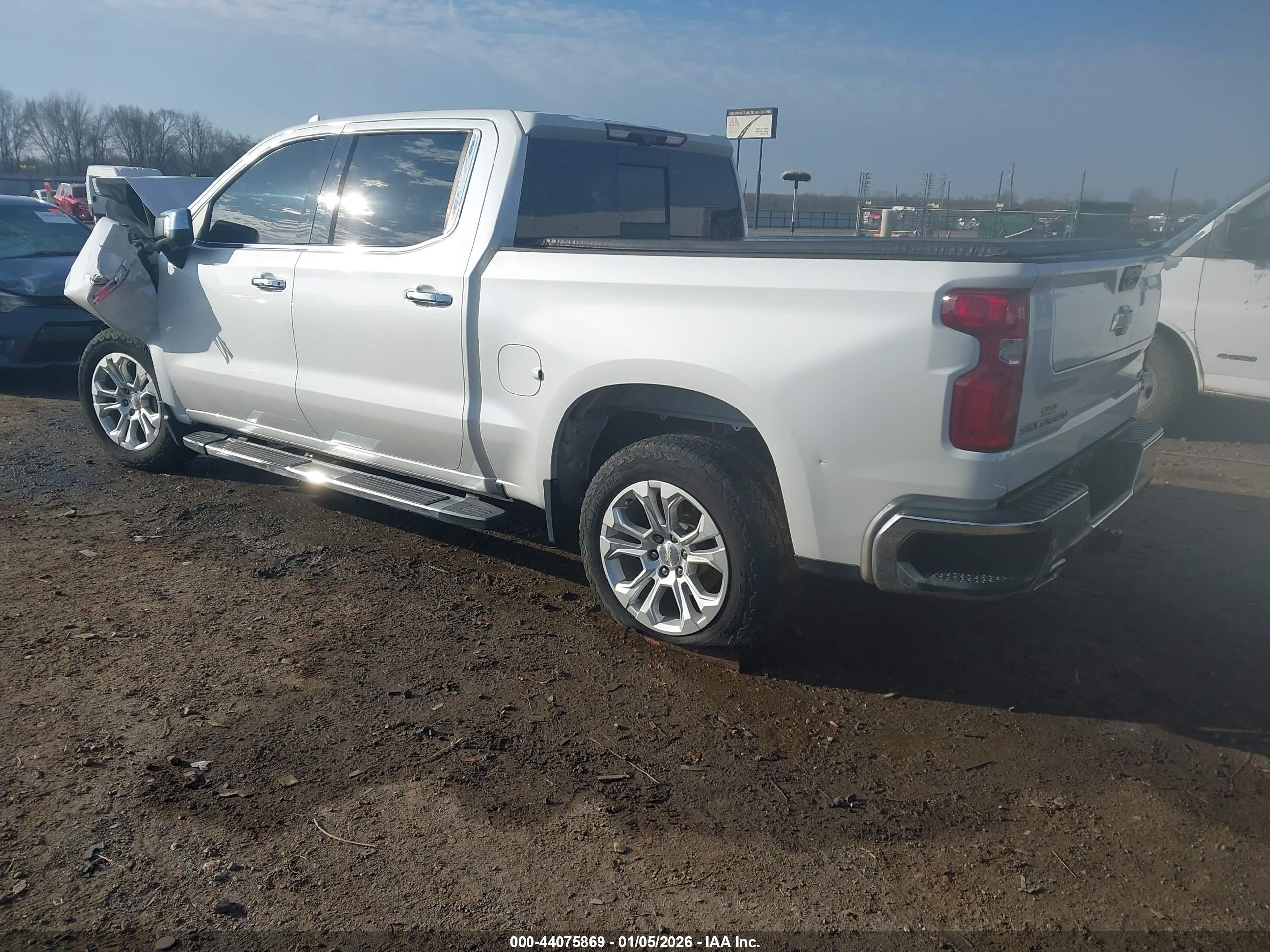 CHEVROLET SILVERADO image 3