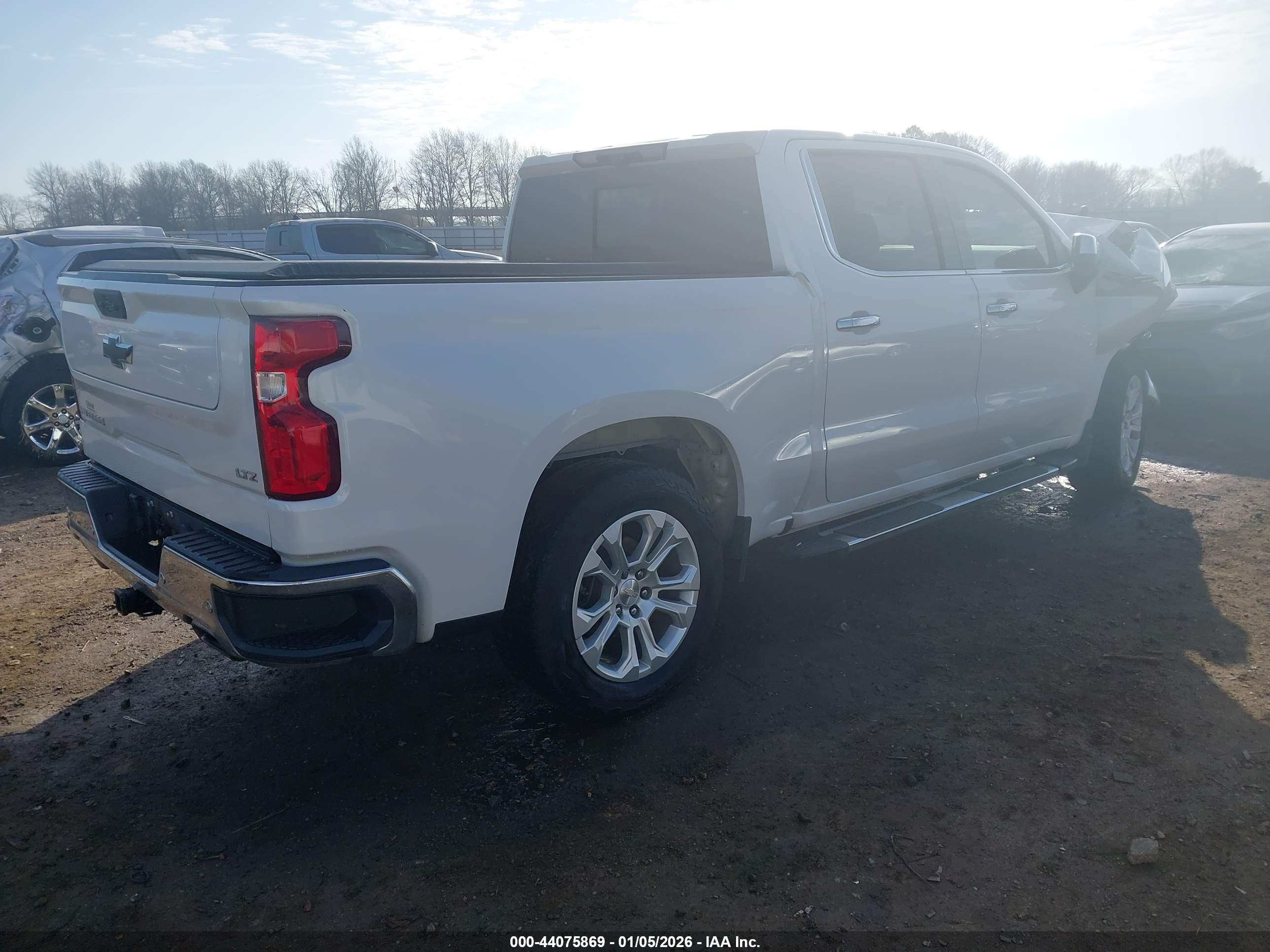 CHEVROLET SILVERADO image 4