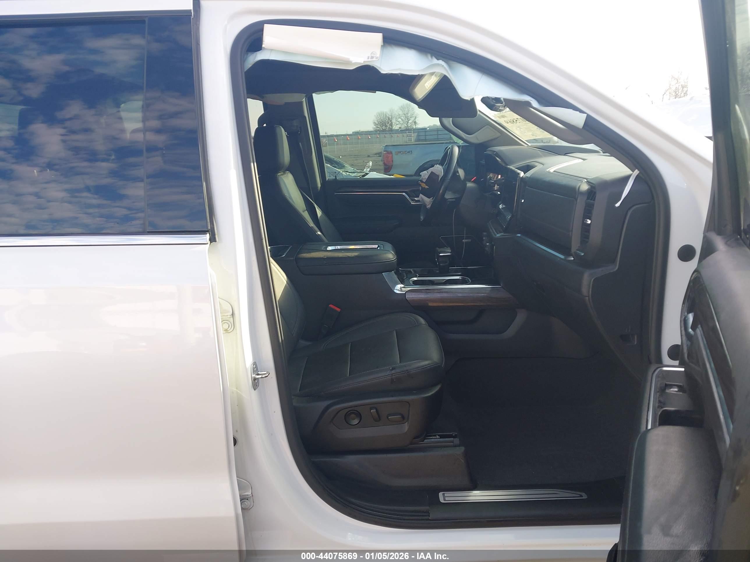 CHEVROLET SILVERADO image 5