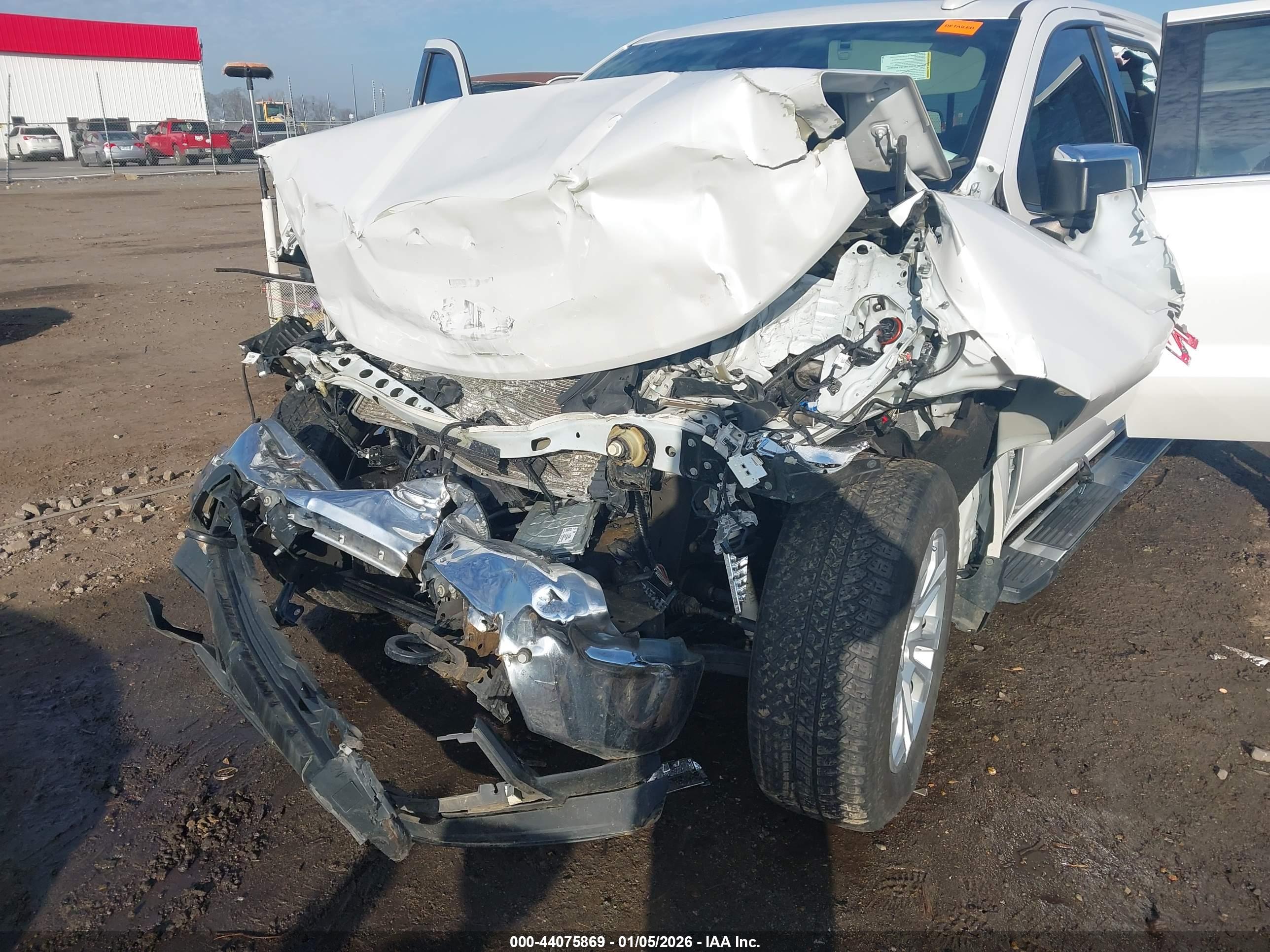 CHEVROLET SILVERADO image 6