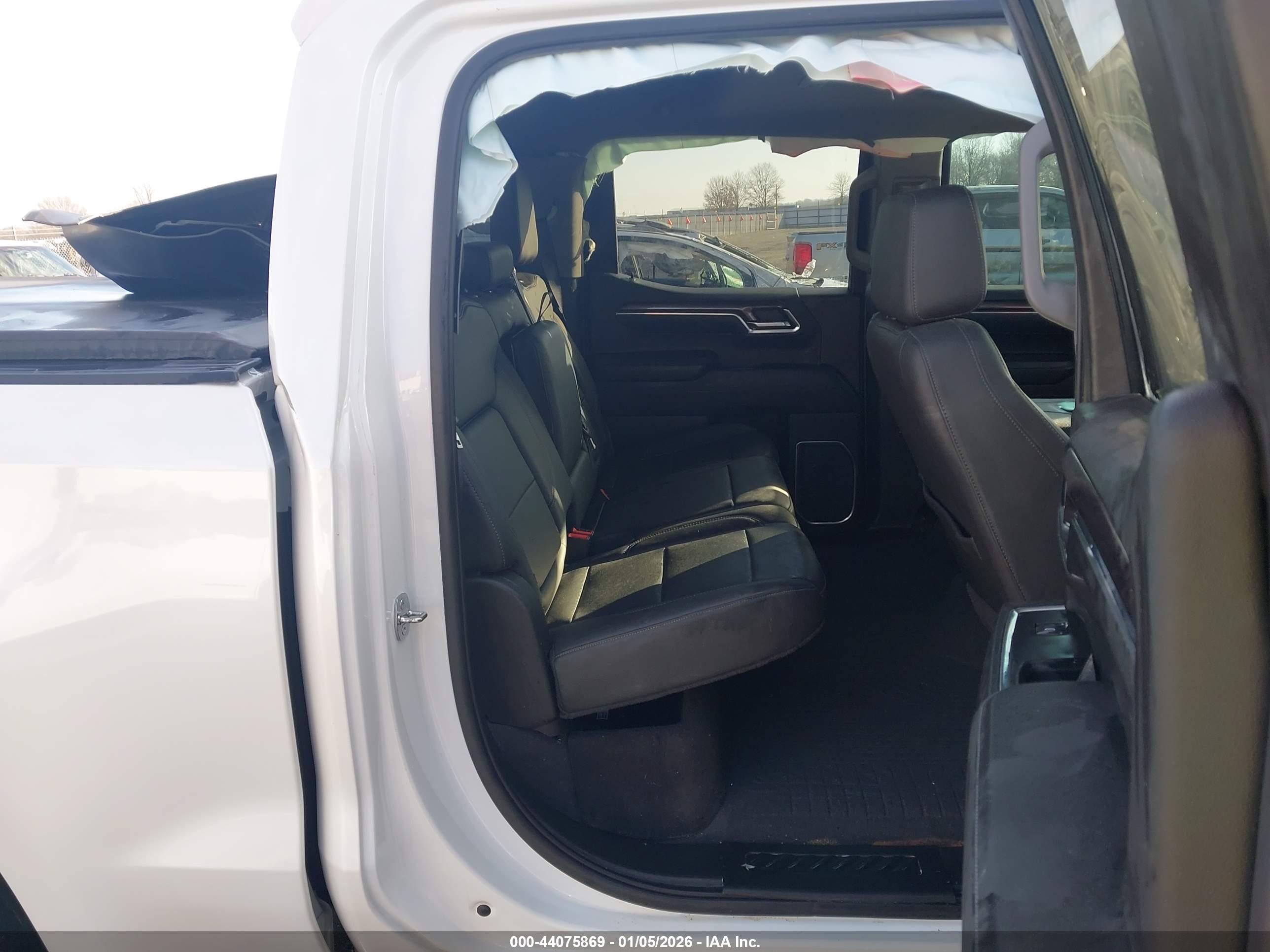 CHEVROLET SILVERADO image 8