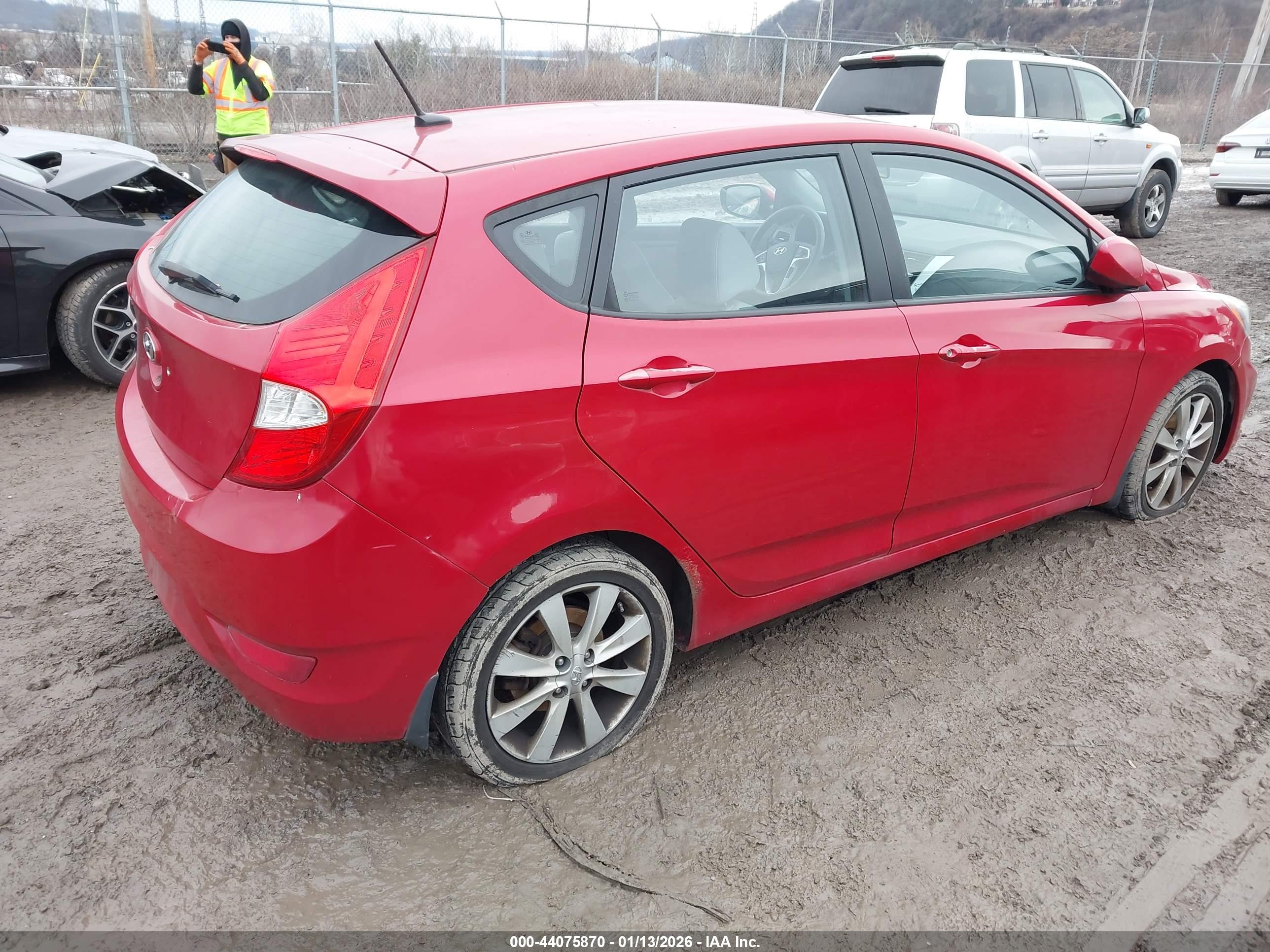 HYUNDAI ACCENT image 4