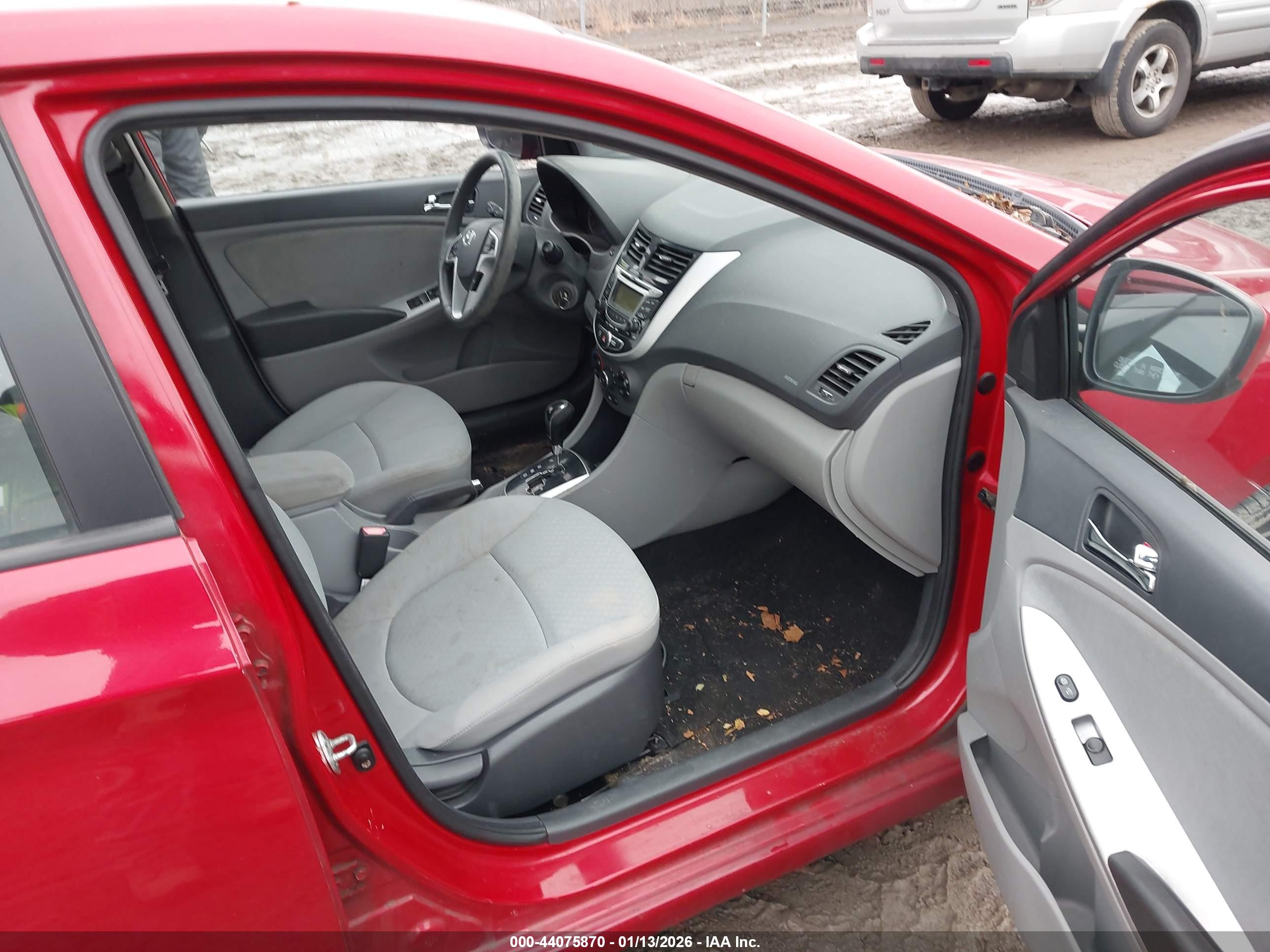 HYUNDAI ACCENT image 5
