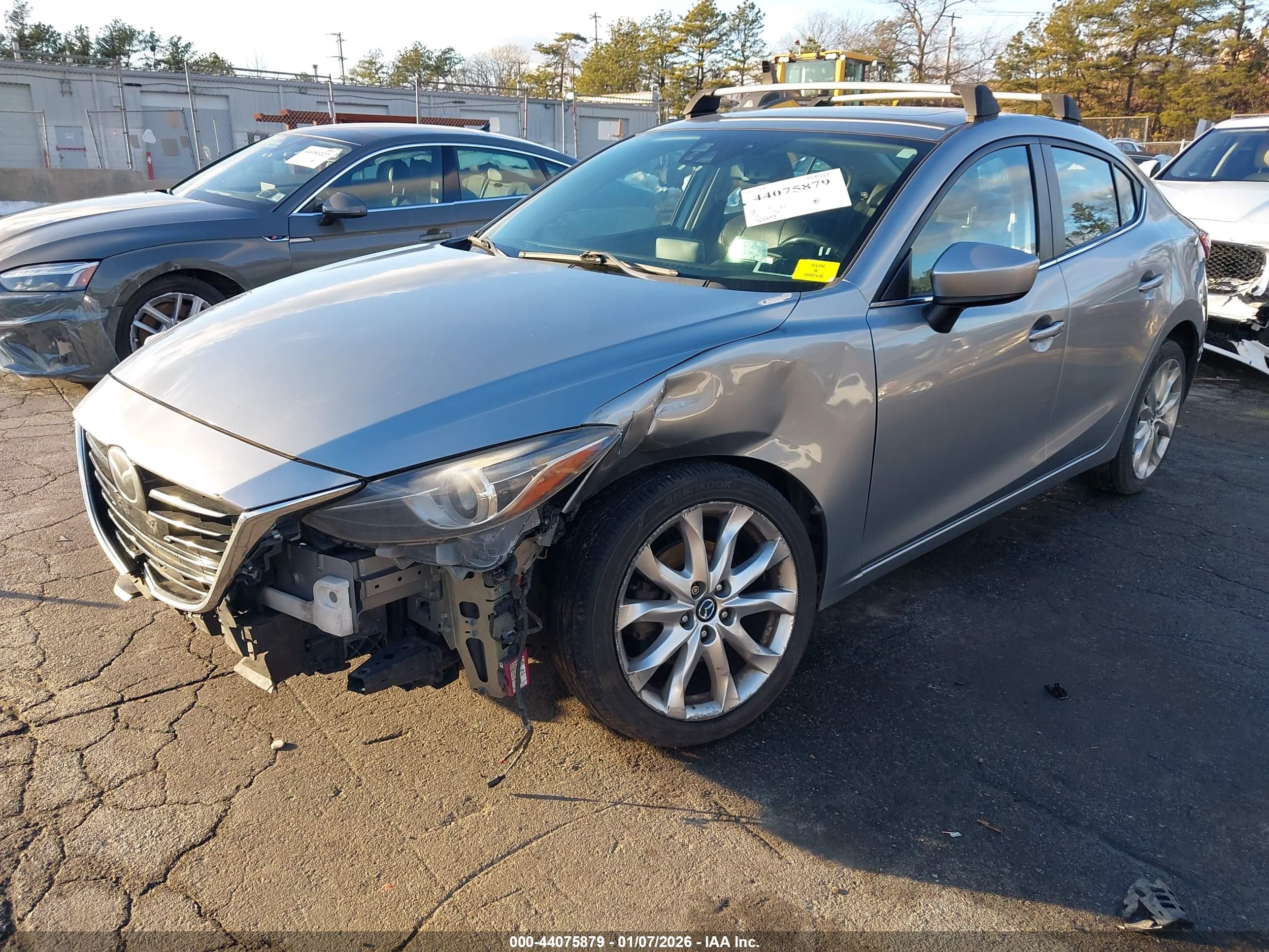MAZDA MAZDA3 image 2