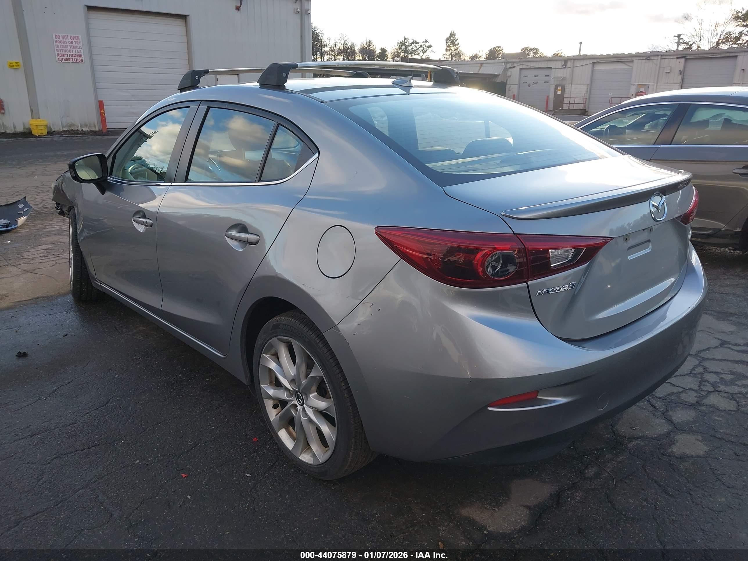 MAZDA MAZDA3 image 3