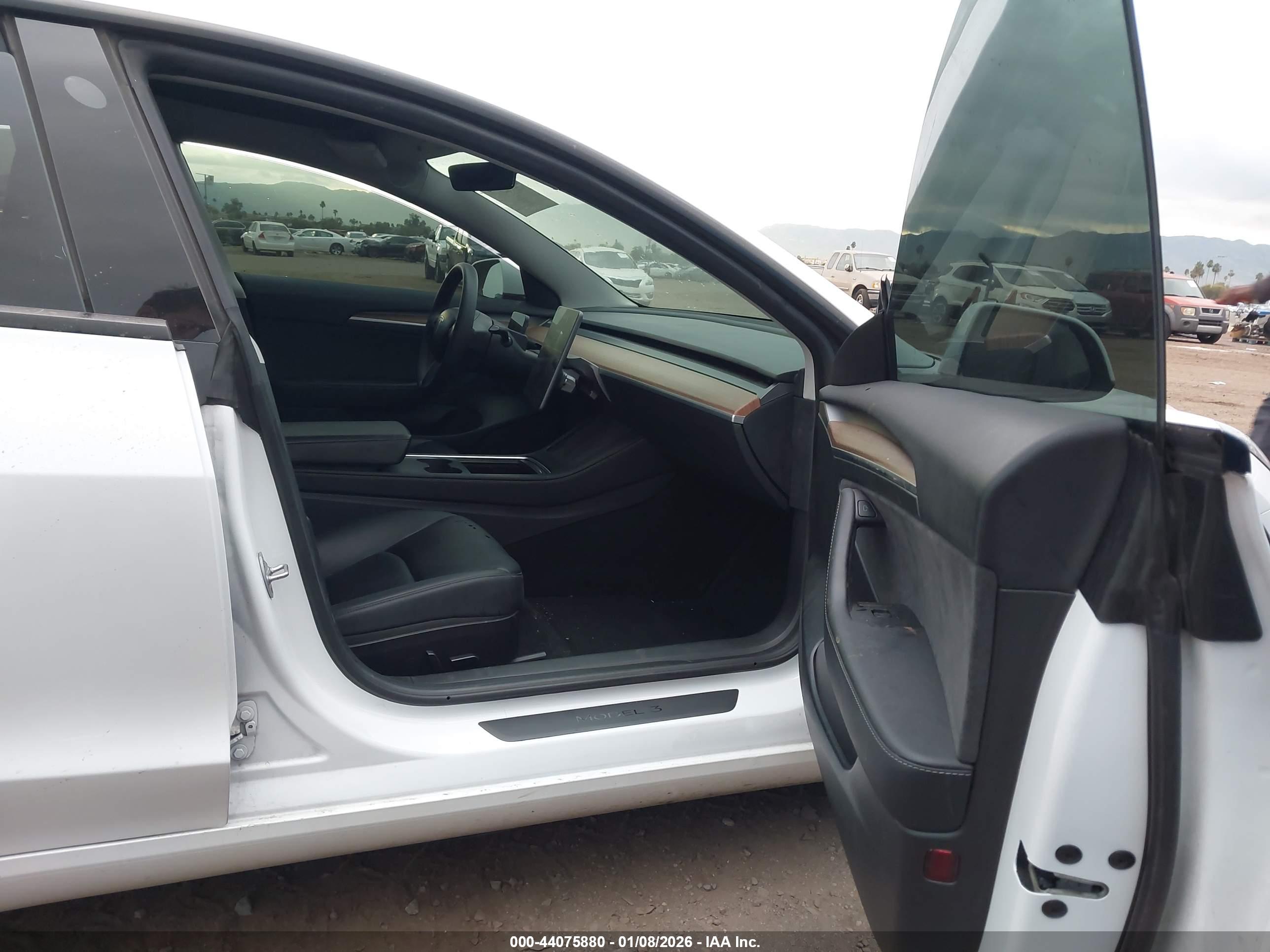 TESLA MODEL image 5