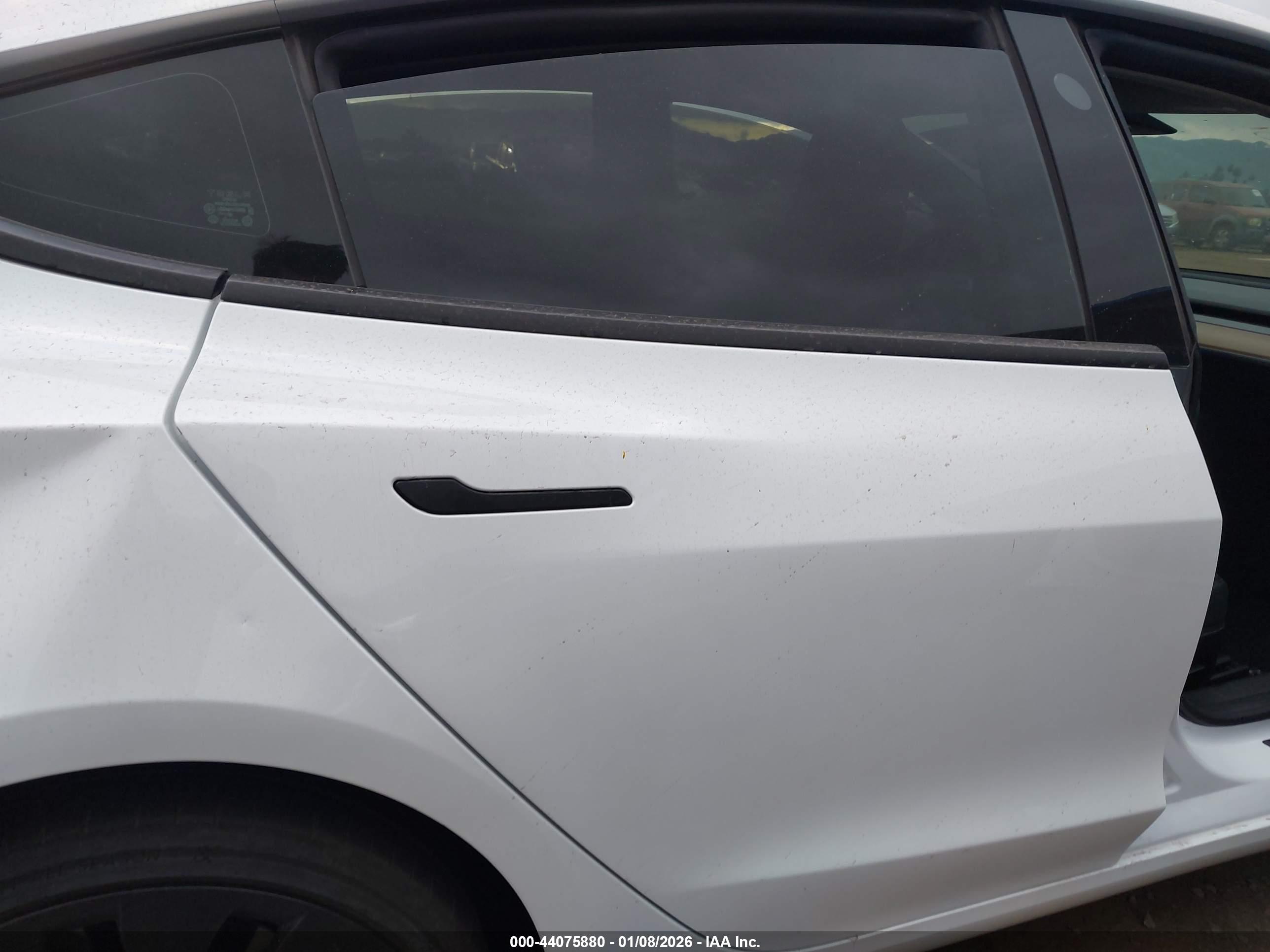 TESLA MODEL image 8