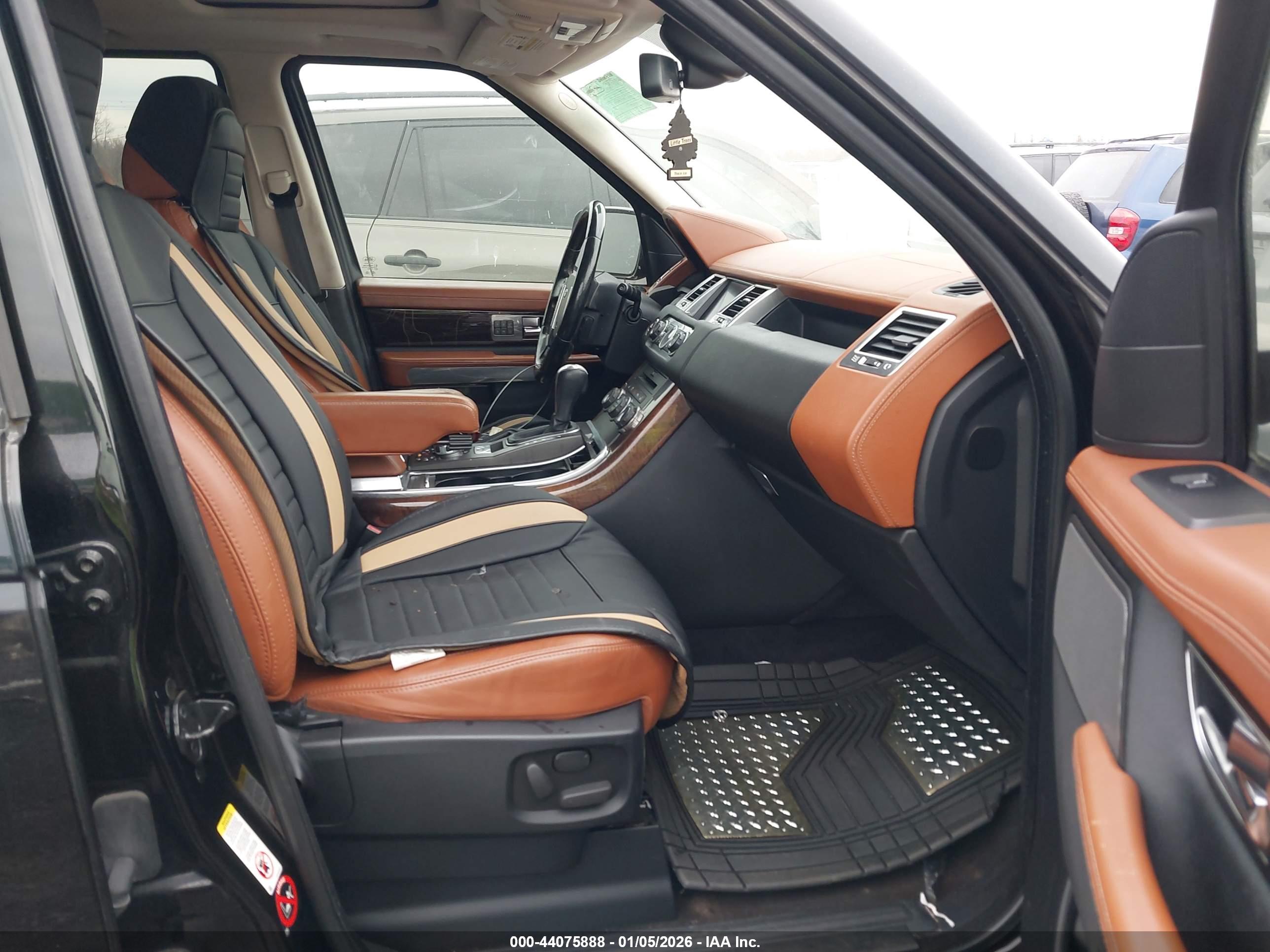 LAND ROVER image 5