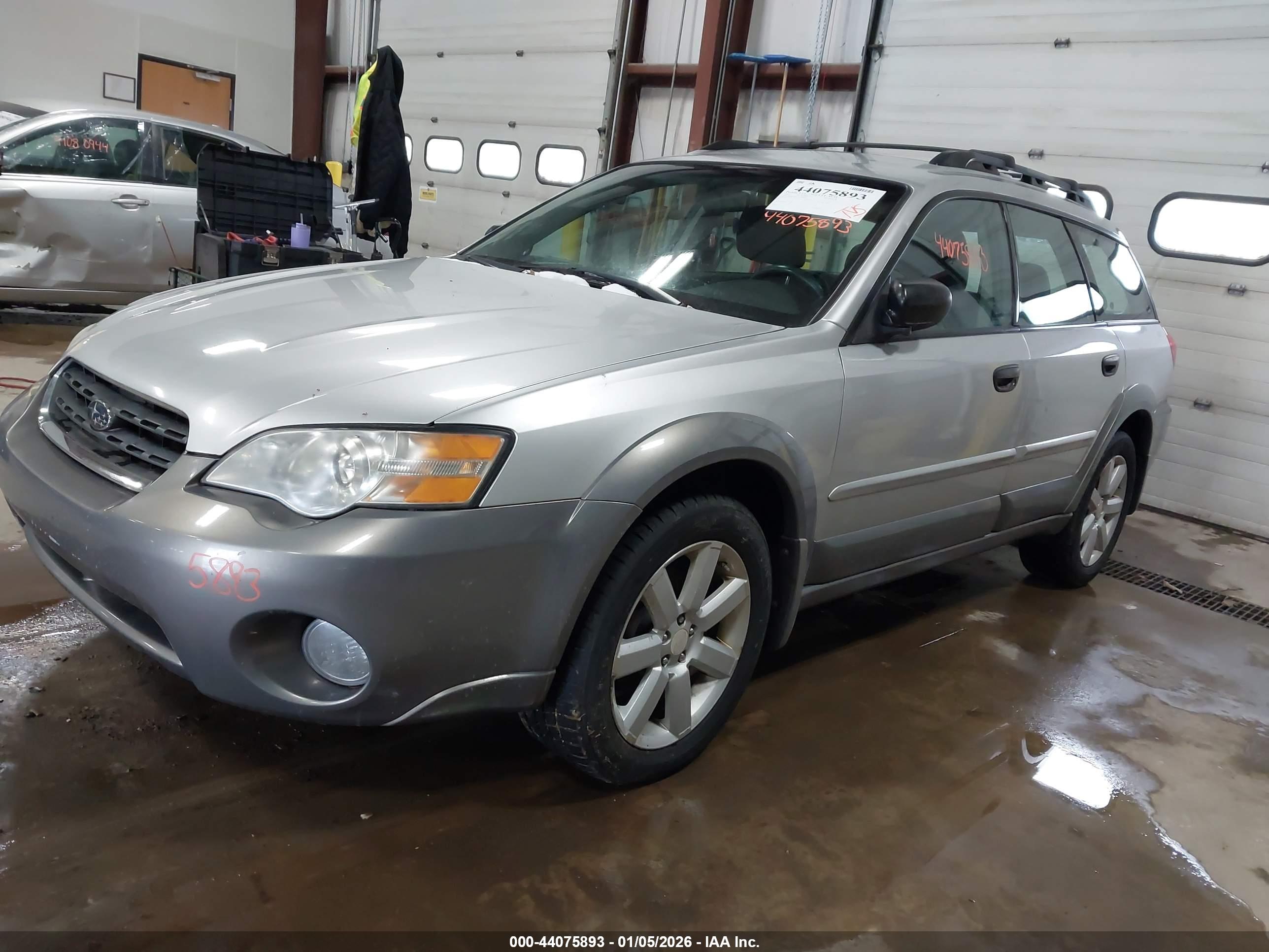 SUBARU OUTBACK image 2