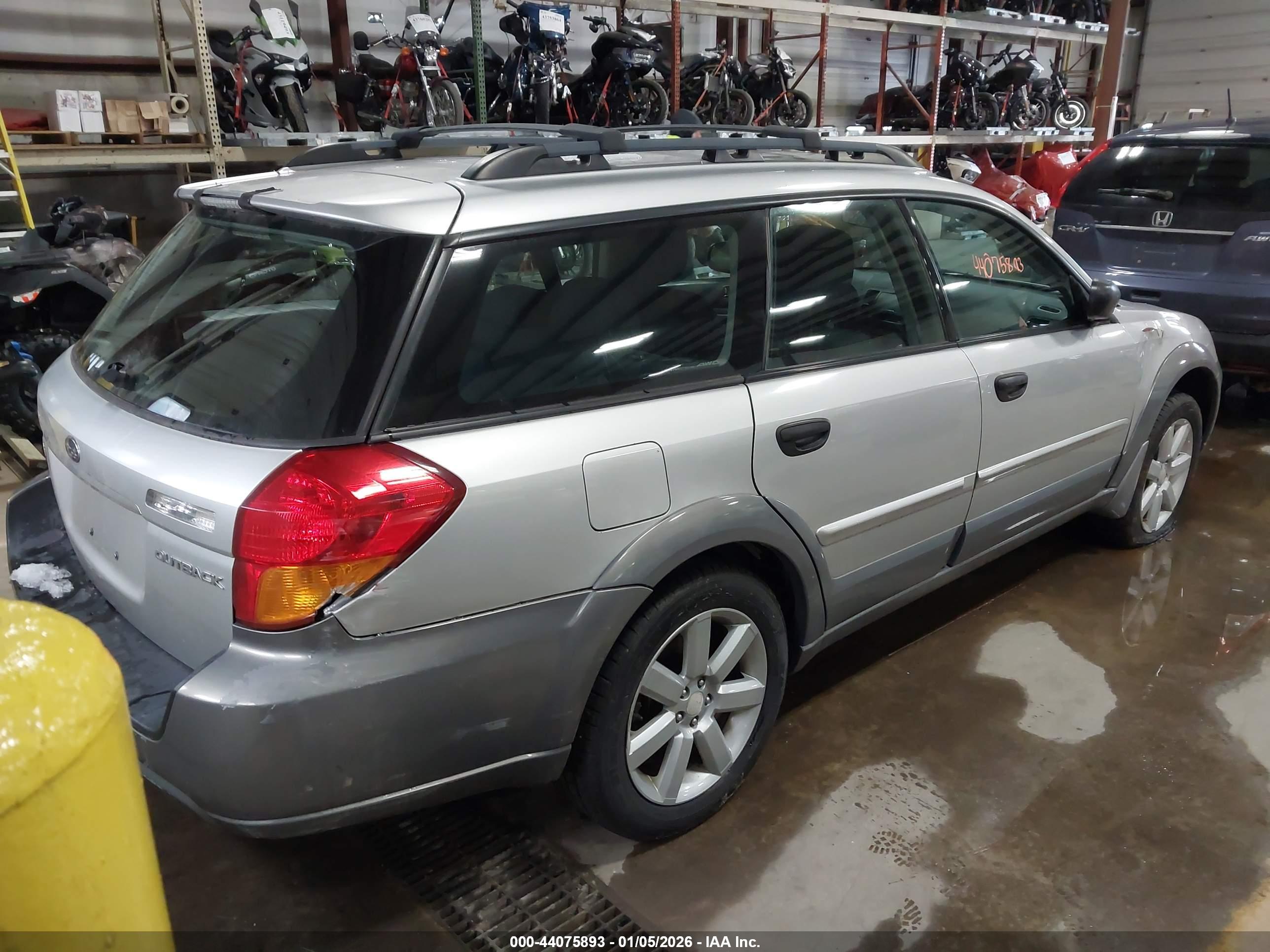 SUBARU OUTBACK image 4